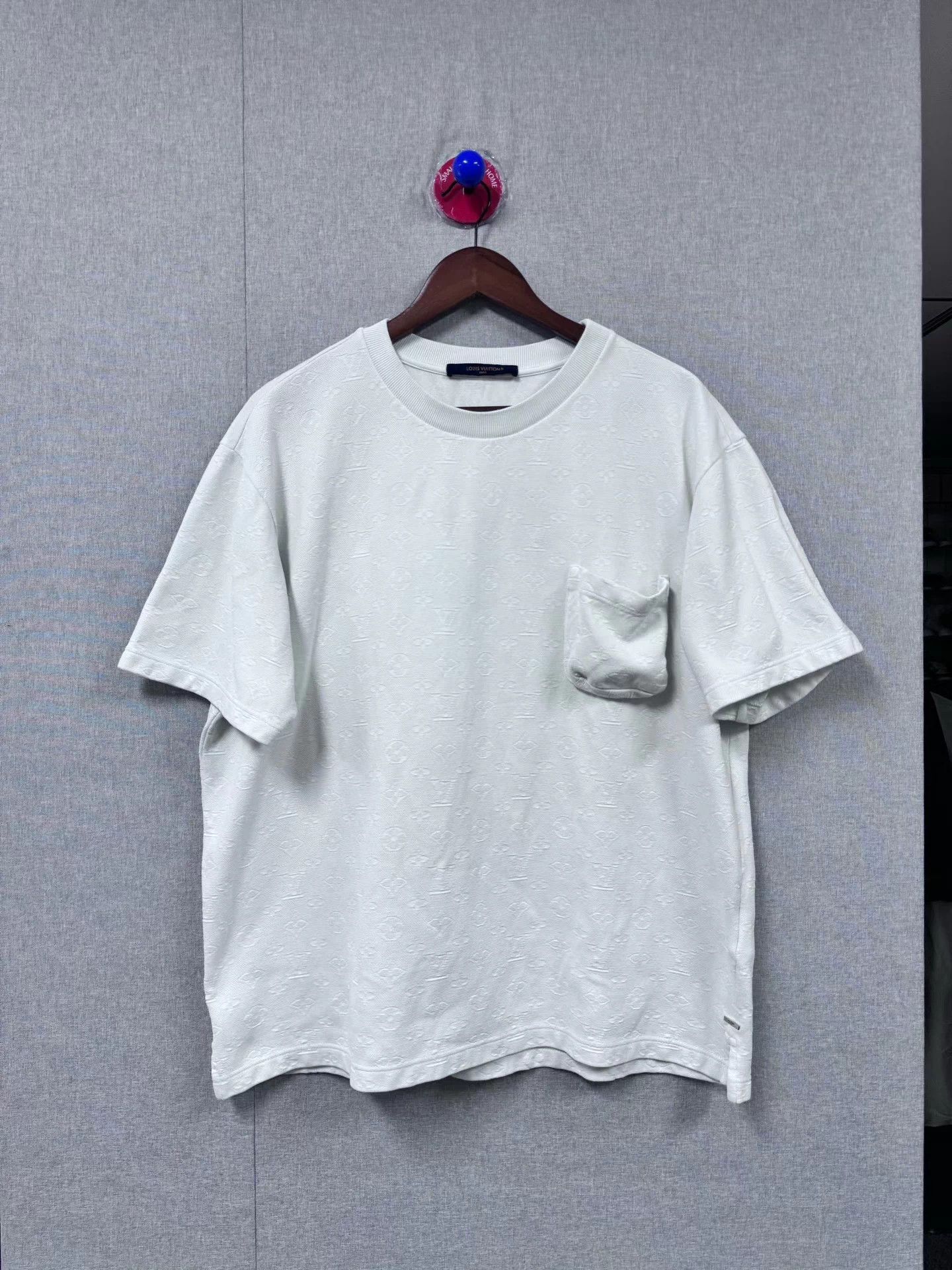 Louis Vuitton LV AOP White T-Shirt XXL Worn minor collar stain Size US XXL / EU 58 / 5 - 1 Thumbnail