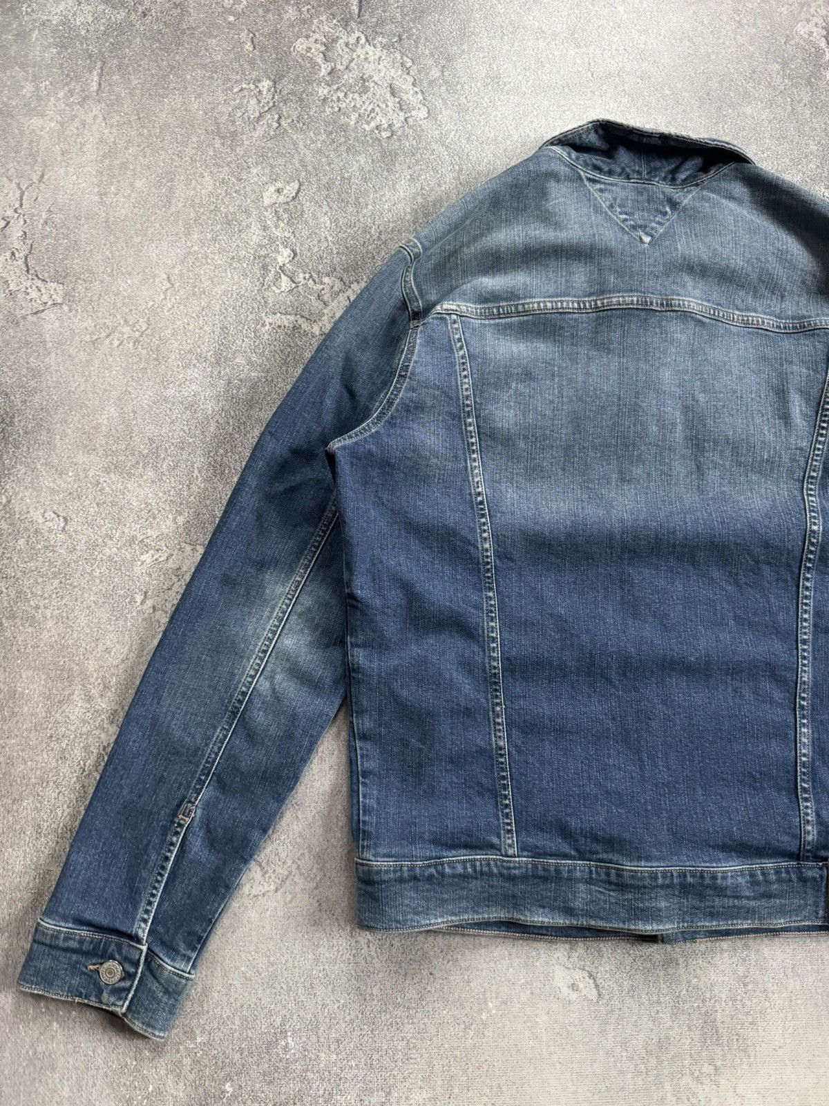 Tommy Hilfiger Tommy Hilfiger L blue denim trucker jacket button bomber Size US L / EU 52-54 / 3 - 14 Thumbnail