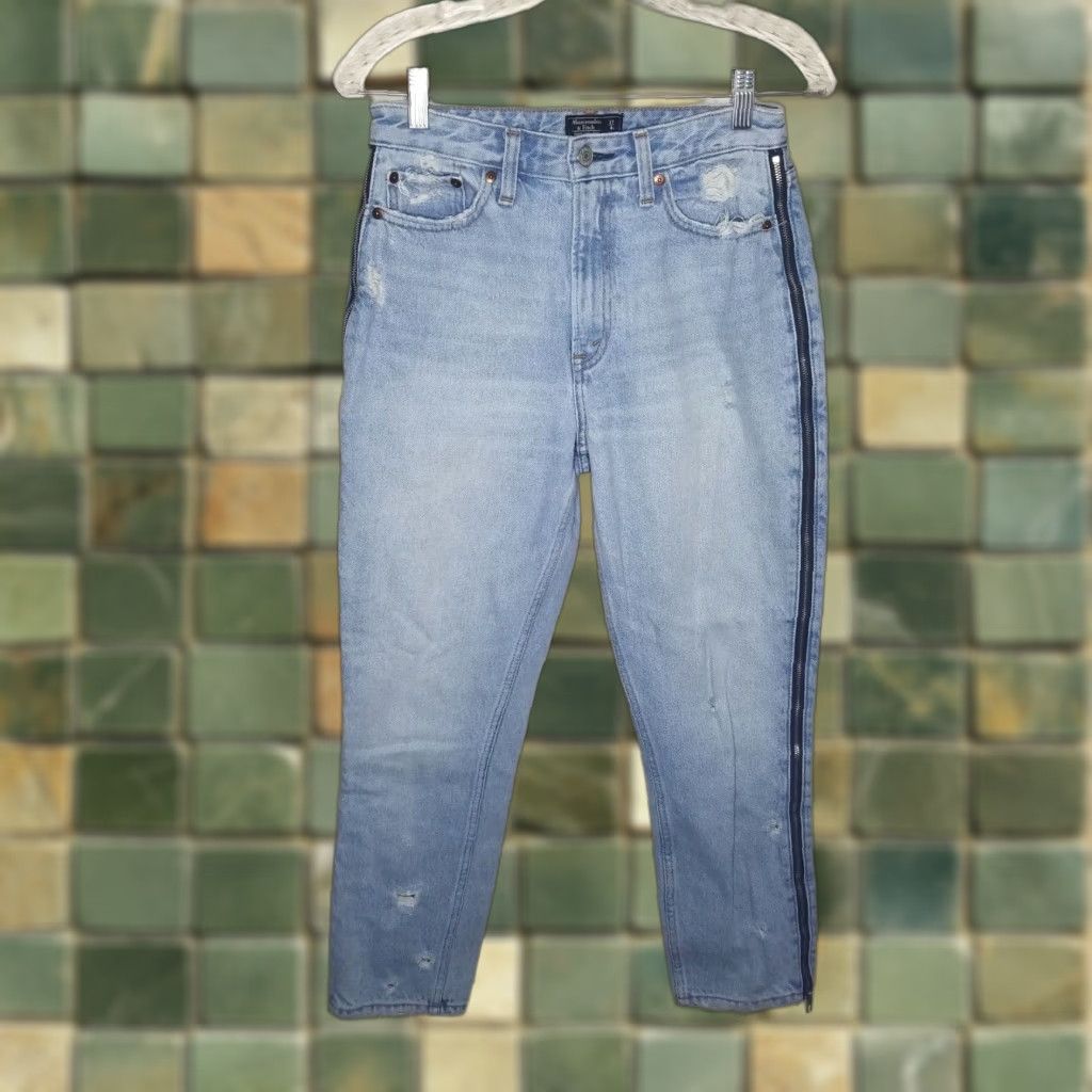 Abercrombie & Fitch VINTAGE Abercrombie & Fitch Womens Jeans Distressed High Rise Girlfriend Size 4 Regular Blue 28x27 Womens Size 28" / US 6 / IT 42 - 1 Thumbnail