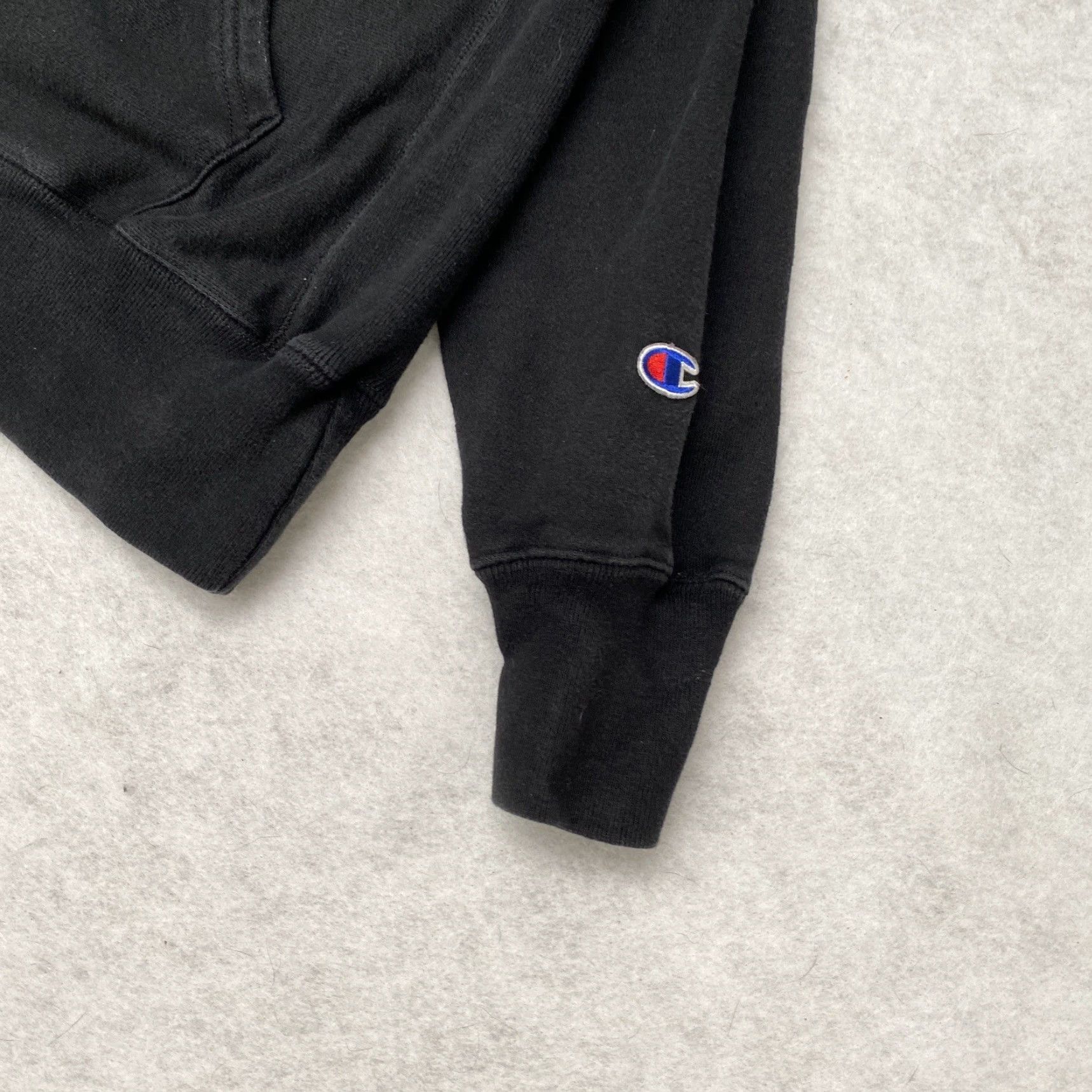 Champion VTG Champion Hoodie LARGE Reverse Weave Logo Embroidery Black Mens L Distressed Pullover Size US L / EU 52-54 / 3 - 2 Thumbnail