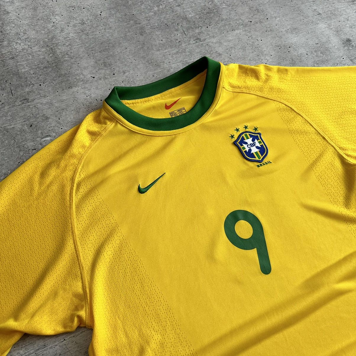 Nike Nike Brazil 00s Home Football Shirt Soccer Jersey #9 Ronaldo Size US M / EU 48-50 / 2 - 4 Thumbnail