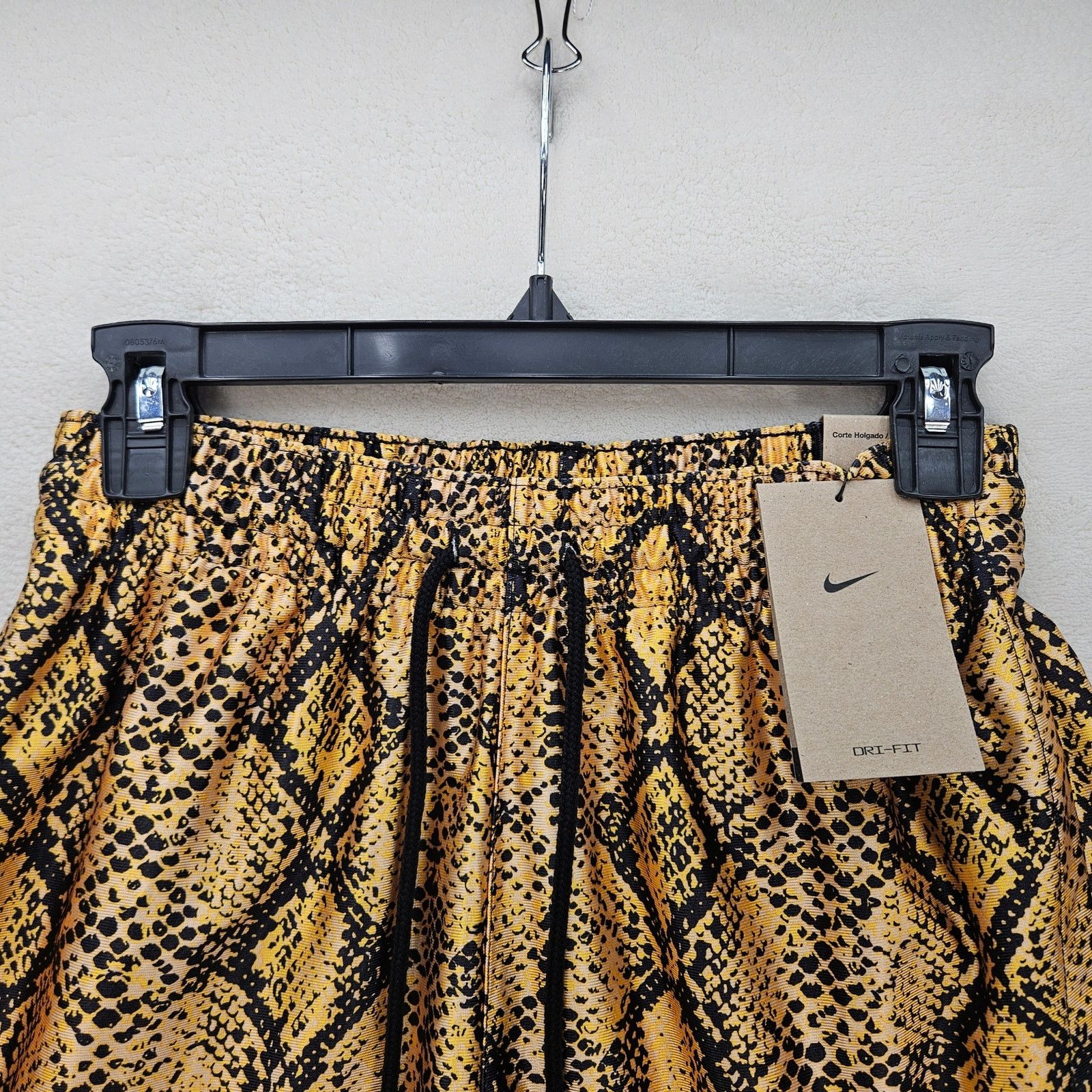 Nike NIKE WOMEN'S XS REBEL FLY BASKETBALL SHORTS GOLD DH7348 Size 25" / US 0 / IT 36 - 3 Thumbnail