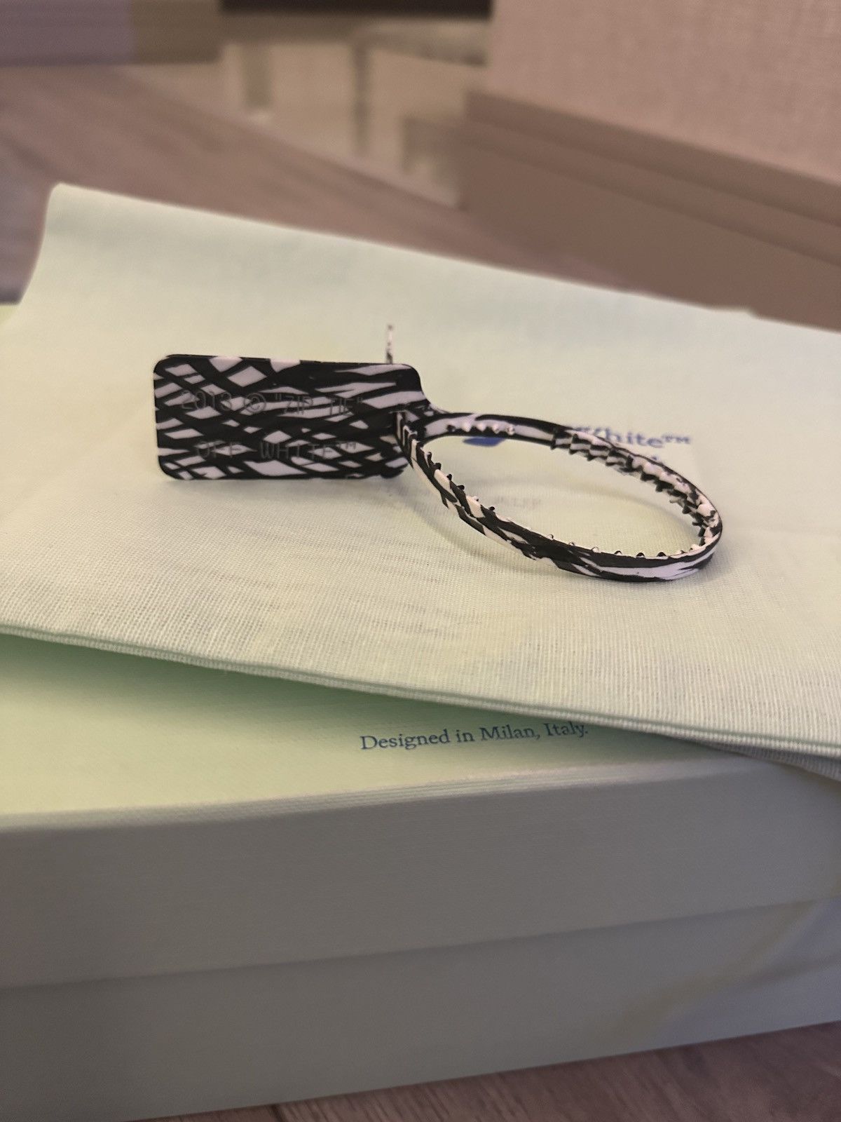 Off-White Off white zip tie tag Size 42 - 7 Thumbnail