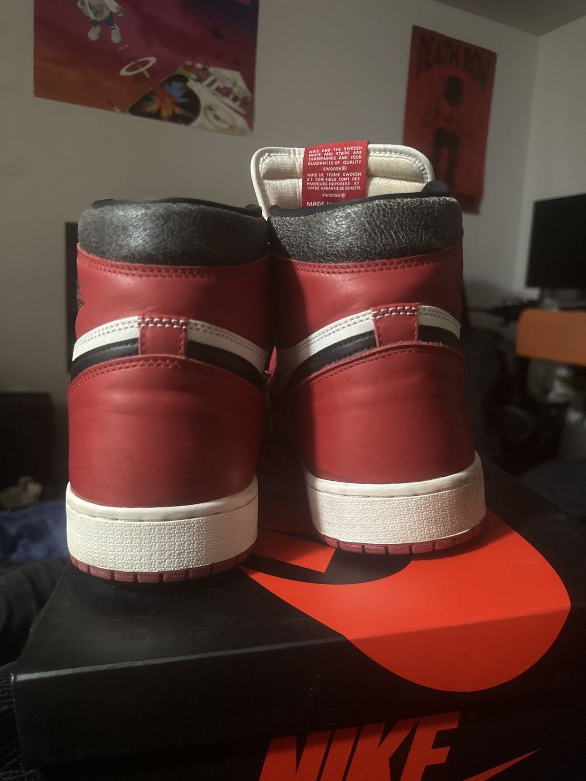 Jordan Brand Air Jordan 1 ‘Chicago’ Lost and Found Size US 13 / EU 46 - 3 Thumbnail