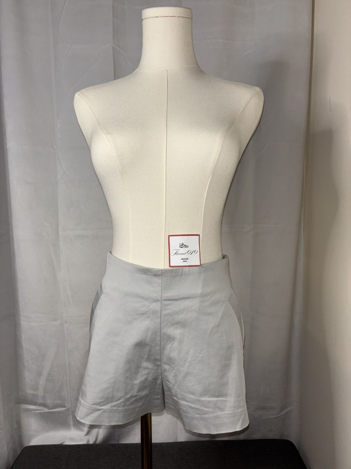 Bebe Bebe Classic Women’s Shorts Light Mist Size 0 VNDS Size 25" / US 0 / IT 36 - 1 Thumbnail