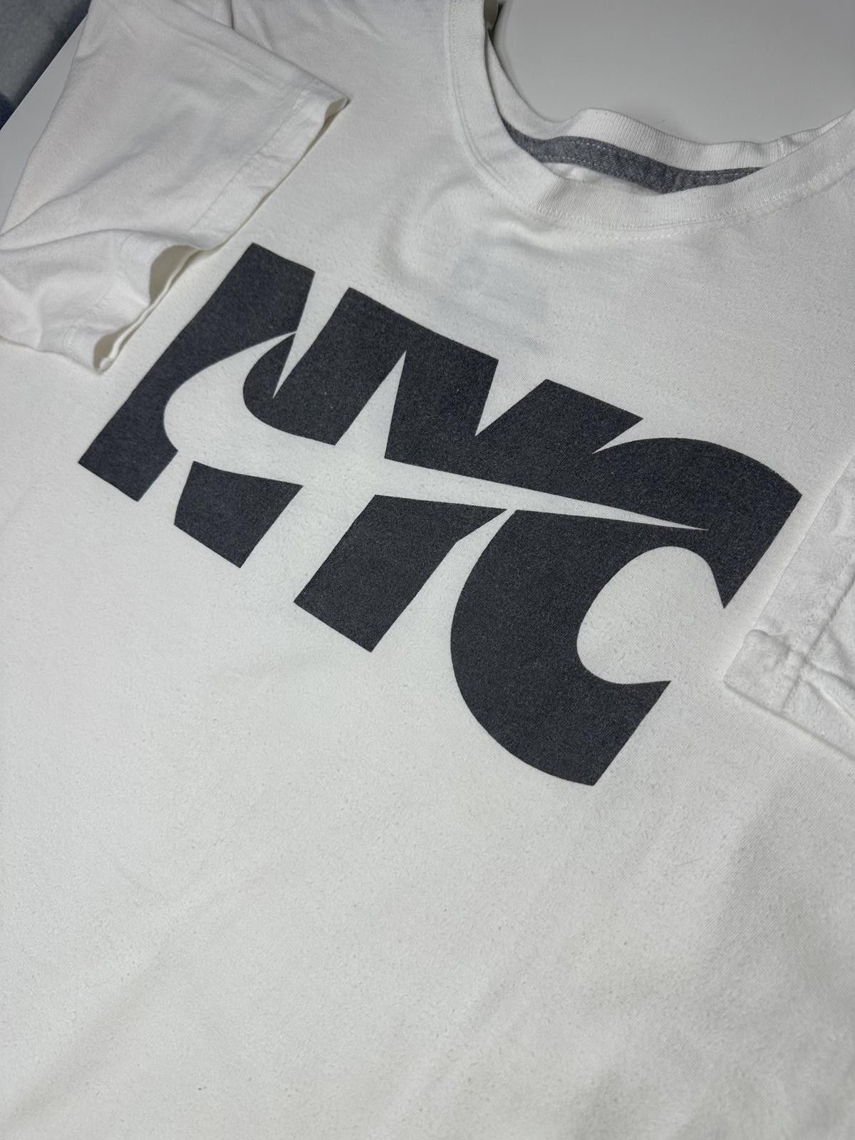 Nike Stylish NYC Graphic Tee - Perfect for Casual Wear Size US M / EU 48-50 / 2 - 5 Thumbnail