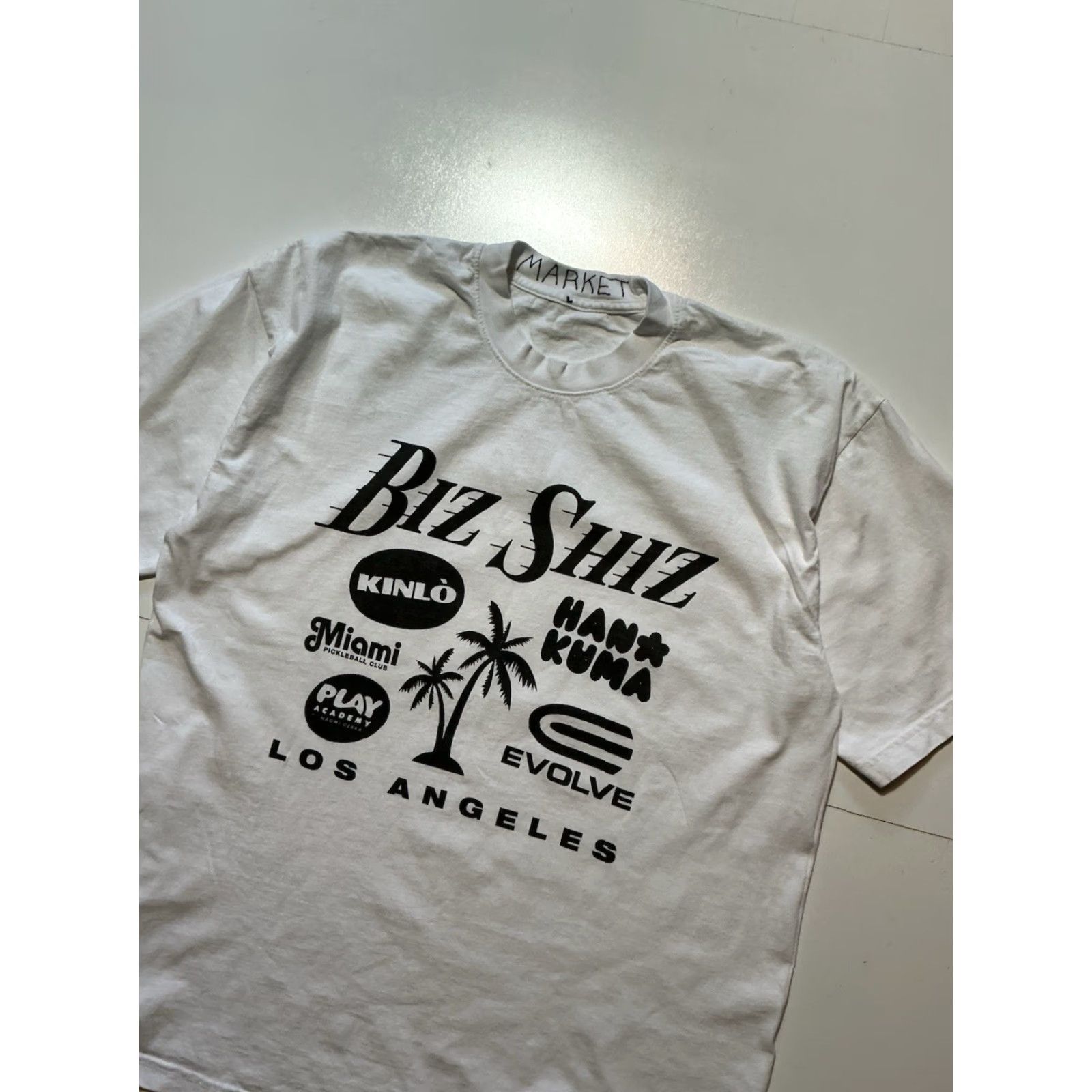 Market Market Studios Los Angeles Sponsor Graphic White Short Sleeve T-Shirt LG Men Shirt Angel 90s? Size US L / EU 52-54 / 3 - 4 Thumbnail