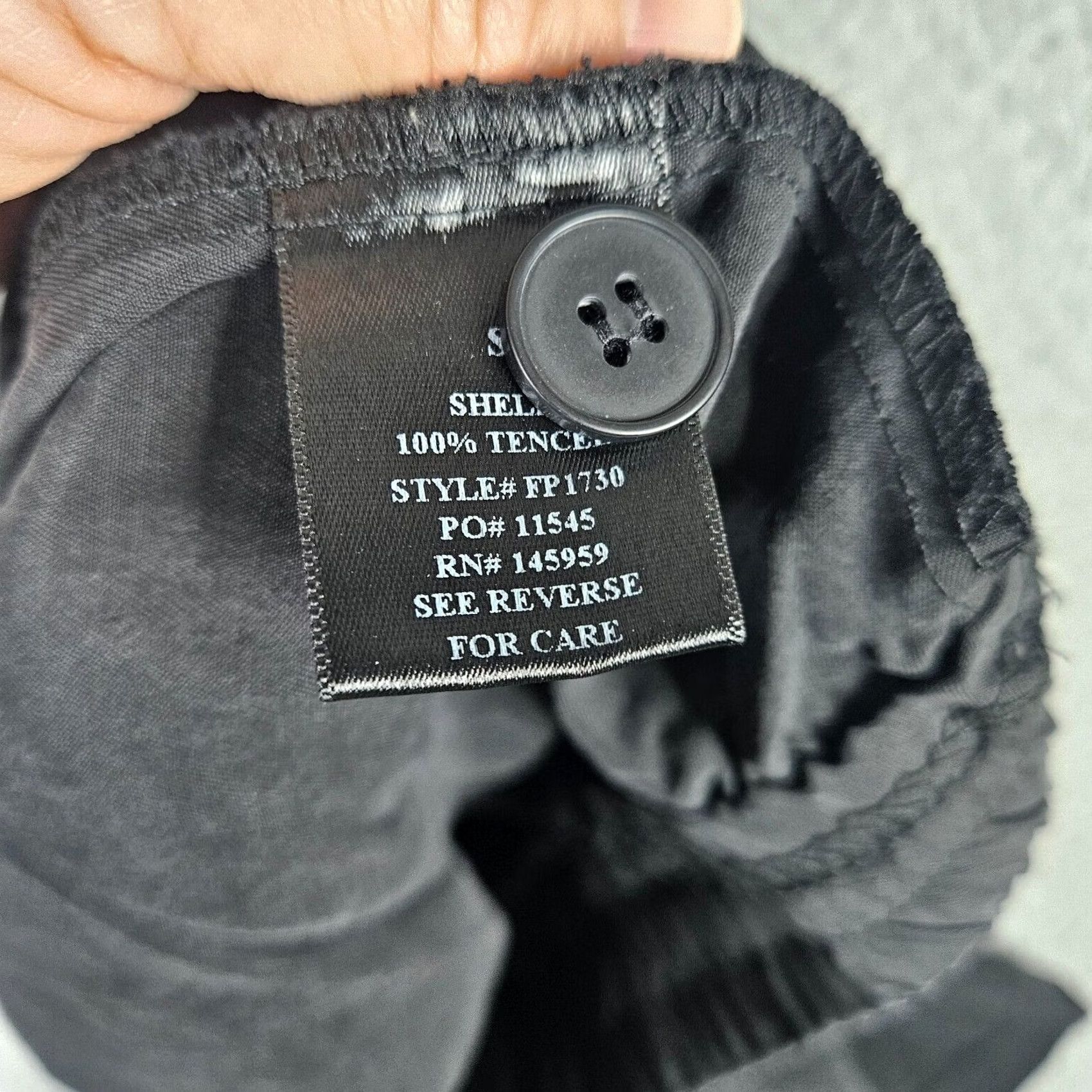 Vintage Dress Forum Women’s Tencel Pull-on Black Jogger Pant S Casual Regular Inseam 23" Size 26 Waist Button Machine Washable Size 28" / US 6 / IT 42 - 7 Thumbnail