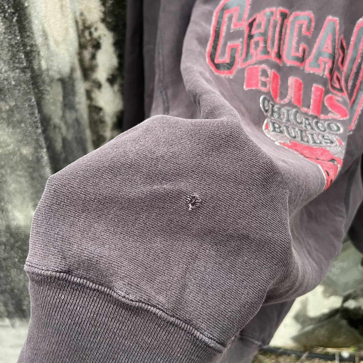 Champion “VINTAGE” CHAMPION CHICAGO BULLS FADED CREWNECK Size US XL / EU 56 / 4 - 9 Thumbnail