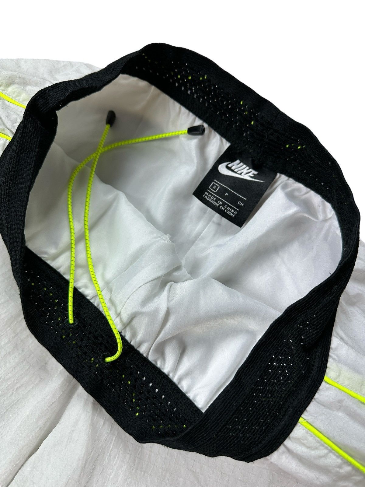 Nike Nike DNA Nylon Drill Shorts Reflective Logo Swoosh Size US 30 / EU 46 - 7 Thumbnail