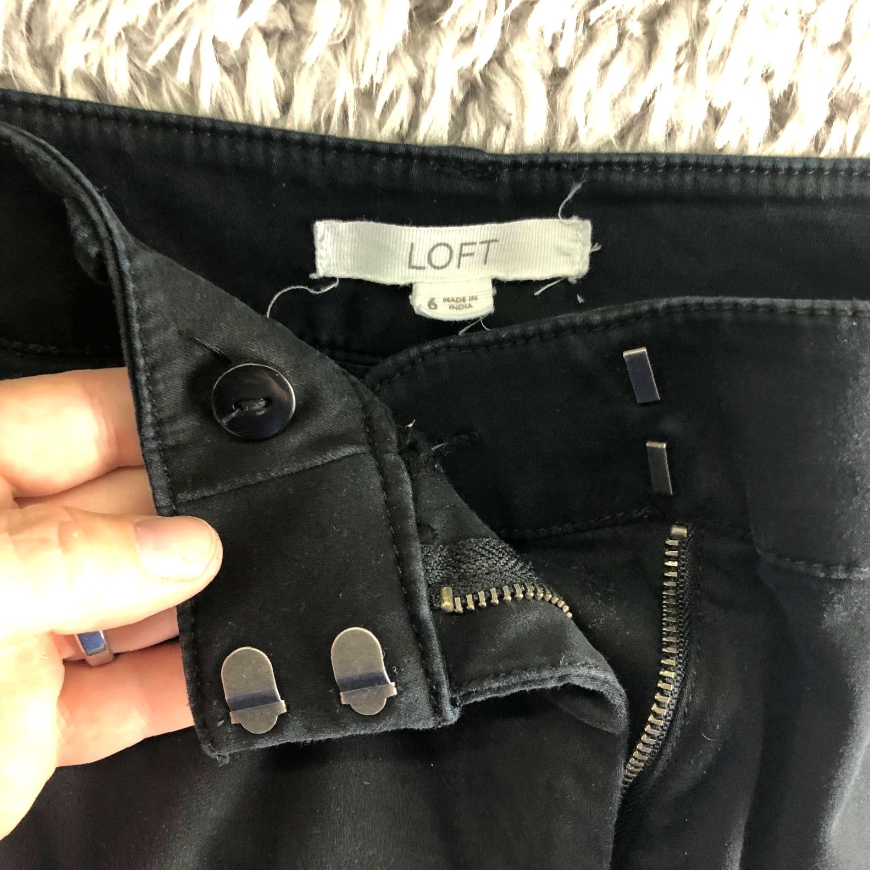 Ann Taylor LOFT Womens Size 6 Mid Rise Straight Leg Black Pants Dress Pants Cotton Denim Classic Solid Logo Zip Inseam 29 in Mens? Size 28" / US 6 / IT 42 - 7 Thumbnail