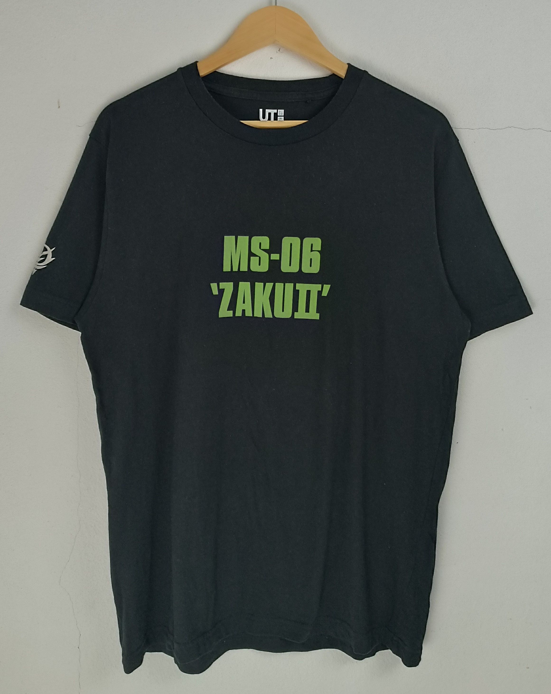 Anime VINTAGE GUNDAM MS-06 'ZAKU II' 40TH ANNIVERSARY TEE Size US L / EU 52-54 / 3 - 3 Thumbnail
