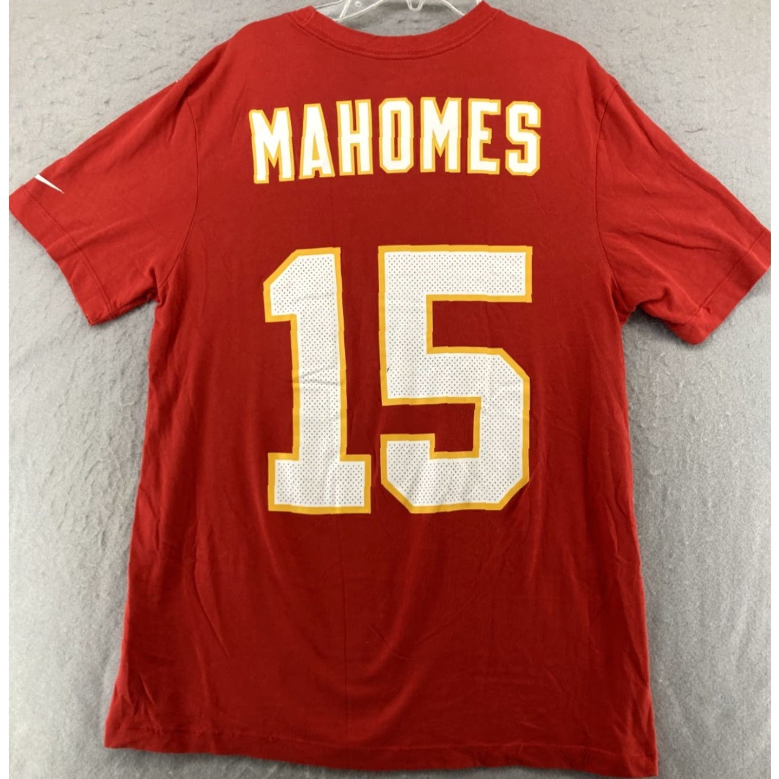 Nike Nike Dri-FIT Chiefs Mahomes #15 Football T-Shirt Men Medium Red NFL Sports Size US M / EU 48-50 / 2 - 5 Thumbnail