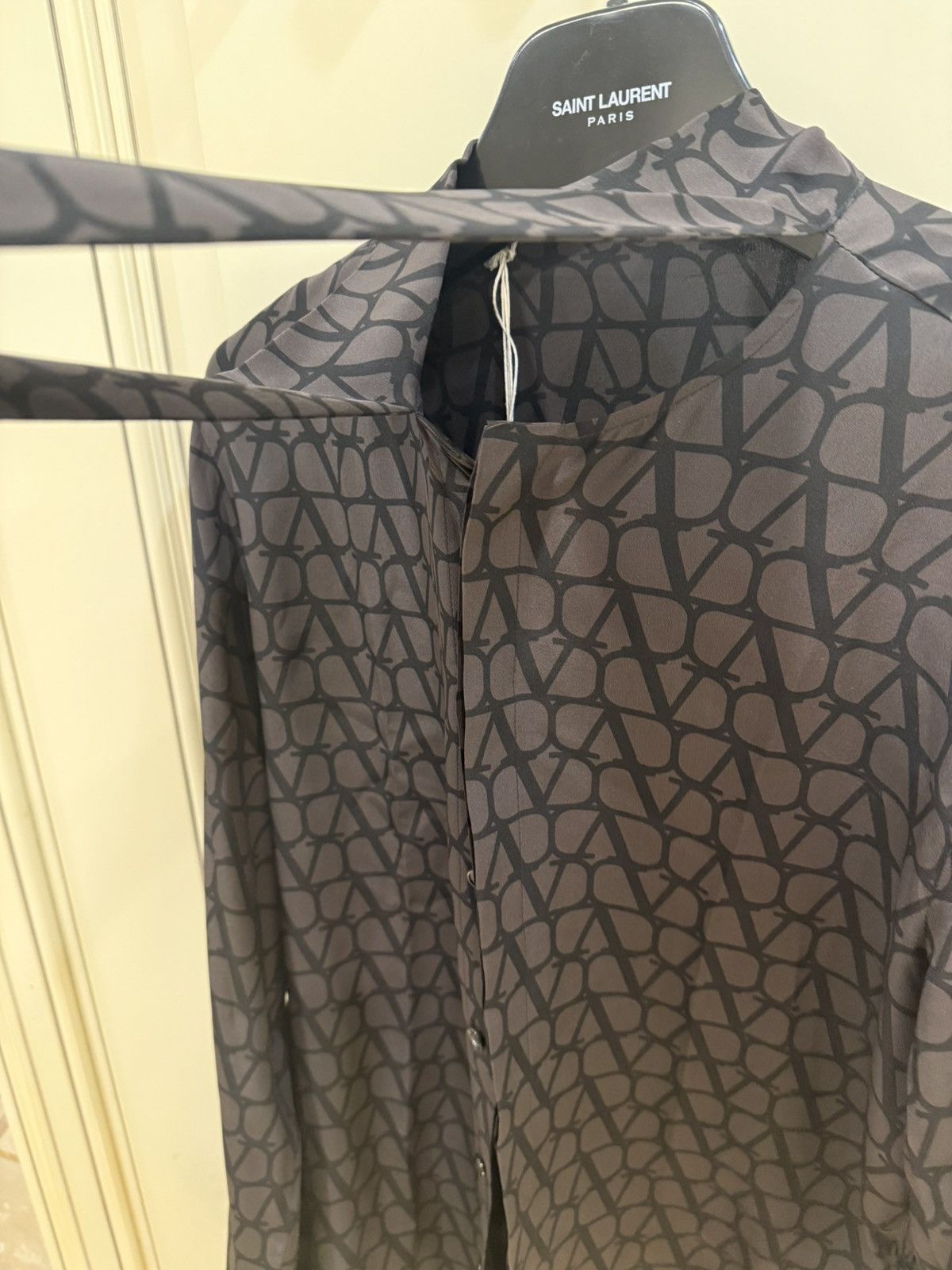 Valentino neck tie silk shirt.with all over Toile Iconography print 39 Size US M / EU 48-50 / 2 - 10 Thumbnail