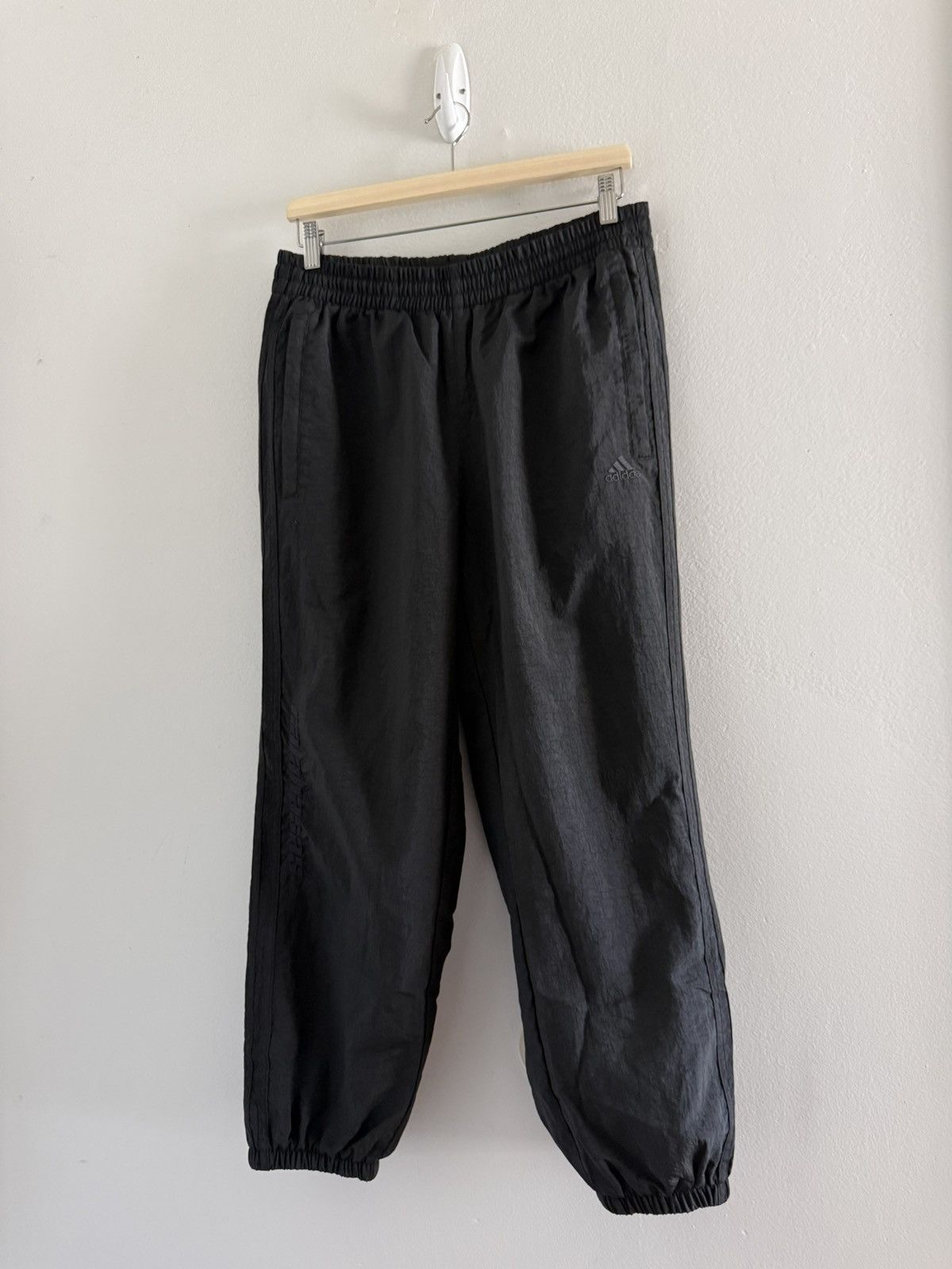 Adidas × Kanye West SAMPLE Yeezy Season 5 Adidas Calabasas Logo Mesh Track Pants Size US 32 / EU 48 - 2 Thumbnail