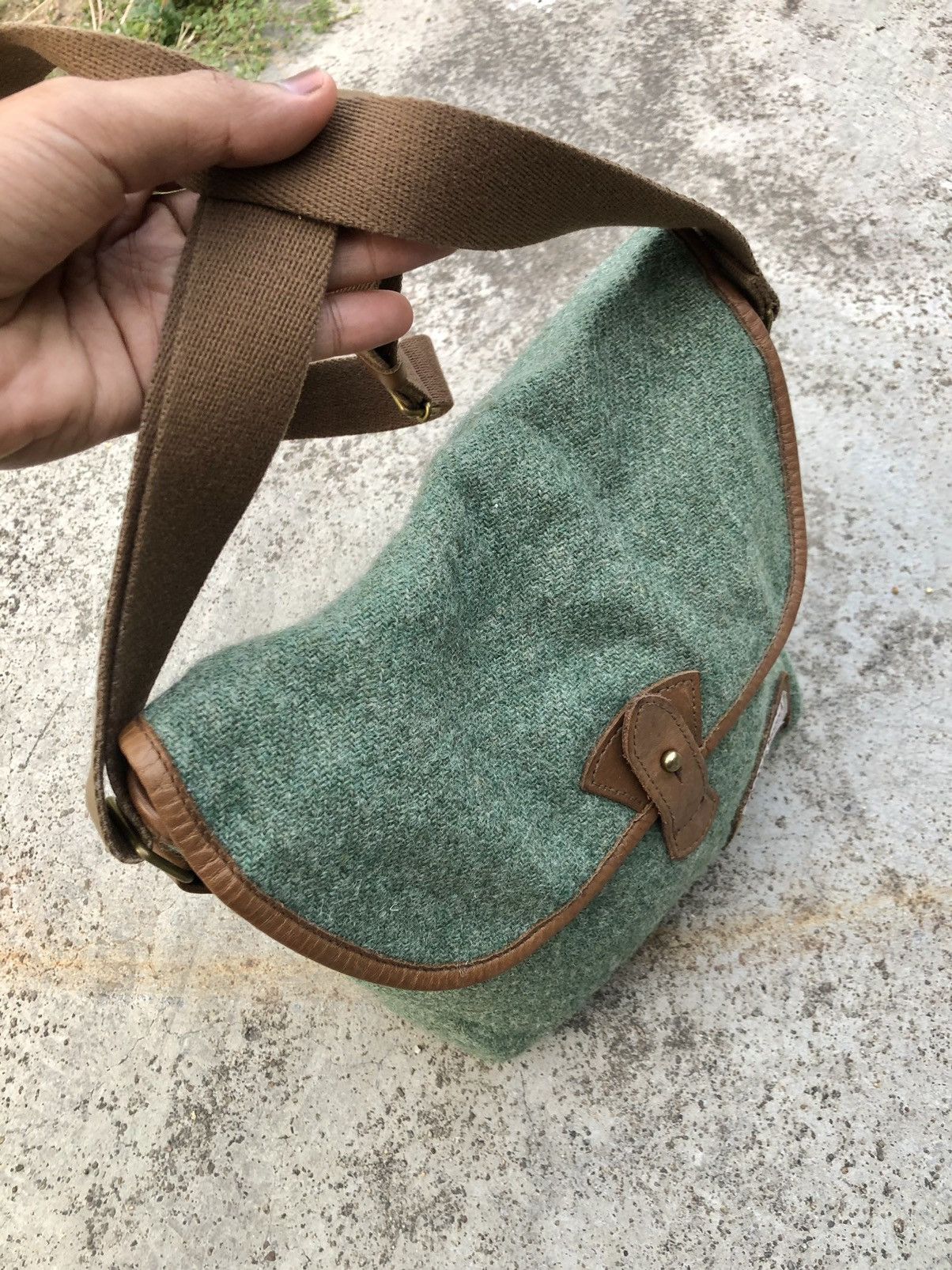 Harris Tweed WOOL⚡️⚡️HARRIS TWEED X HEMINGS INC SLINGBAG Size ONE SIZE - 3 Thumbnail