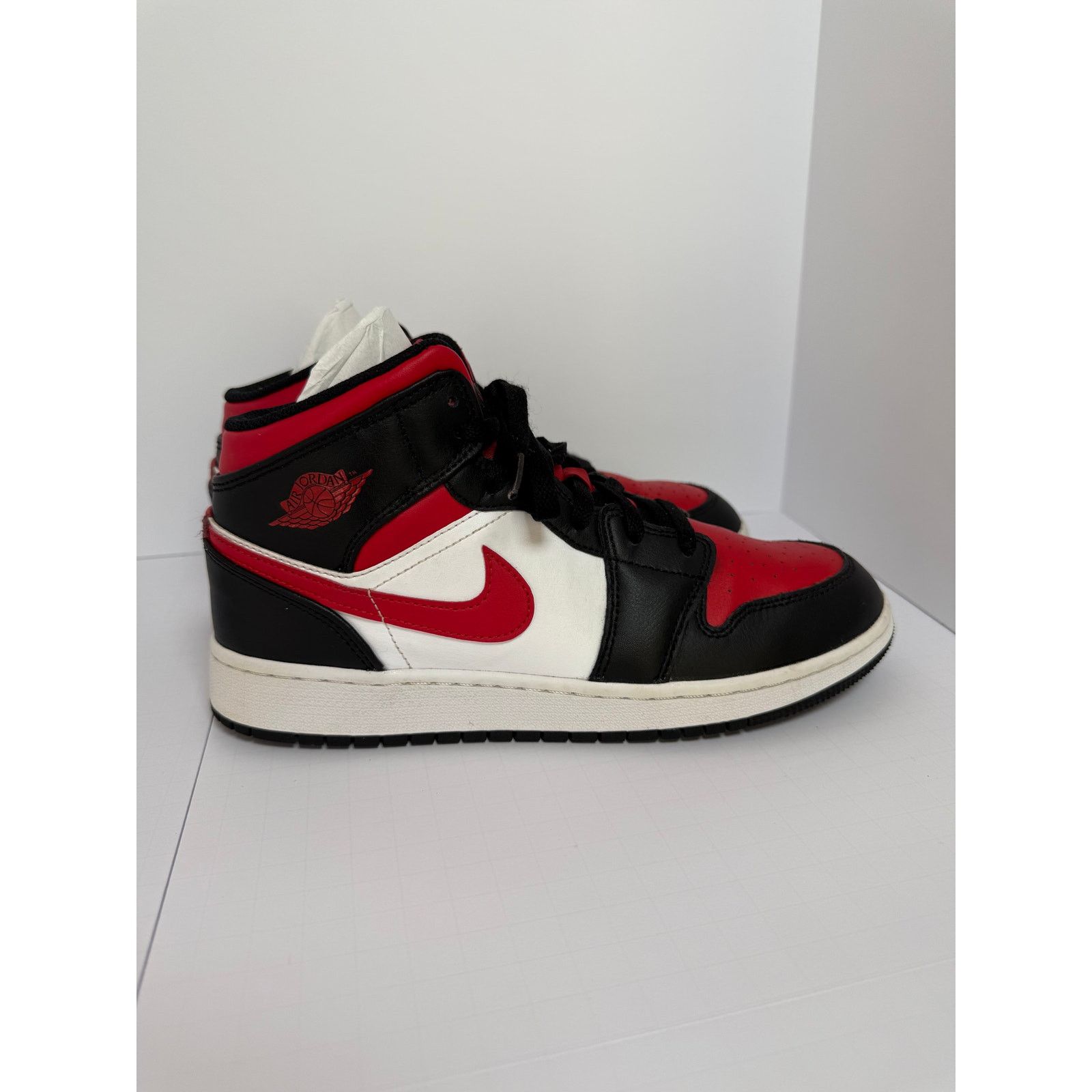 Jordan Brand The Air Jordan 1 Mid 'Black Fire Red' (554725-079) Size US 7 / EU 40 - 1 Thumbnail