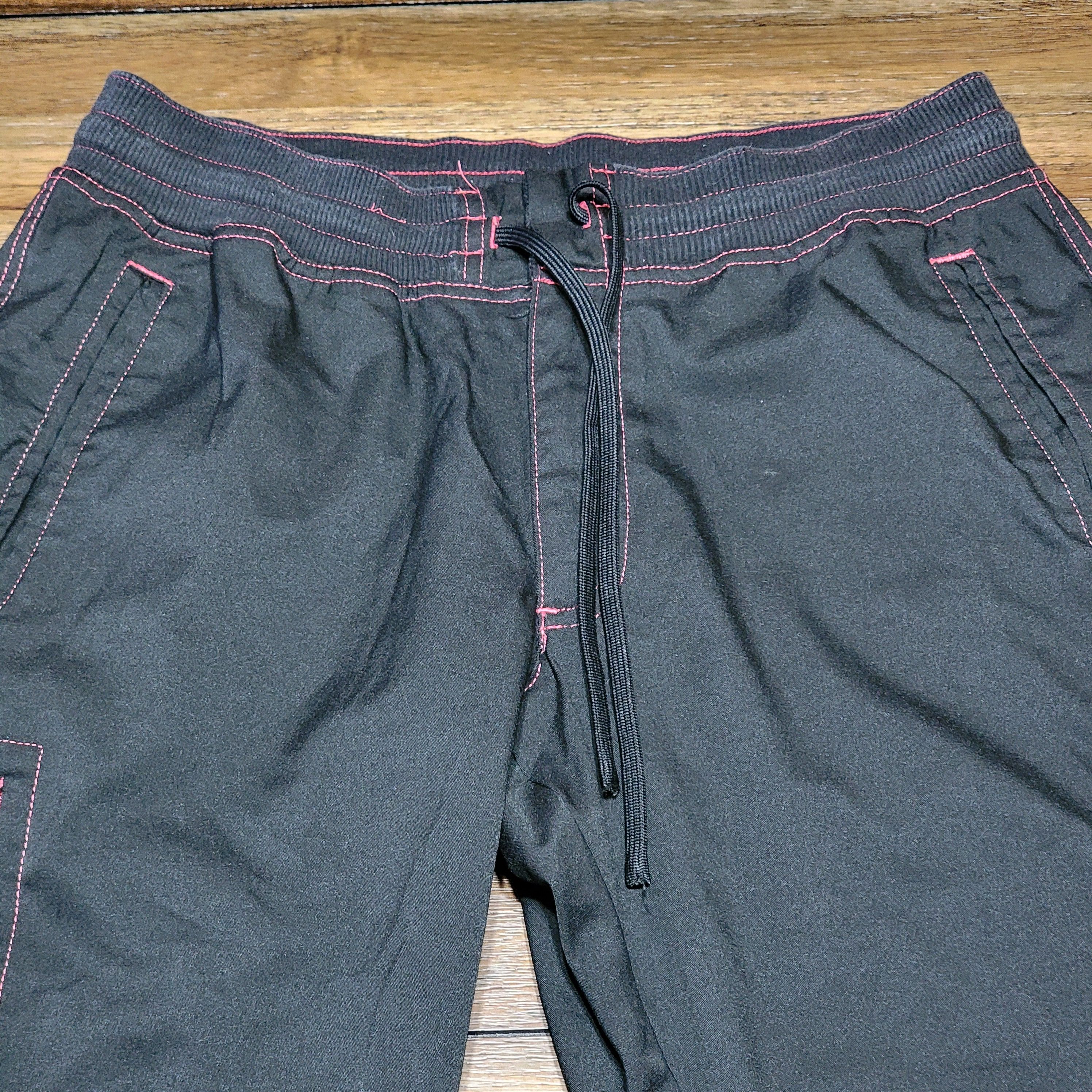 Other BCG Black w/ Pink Trim Capri Pants - Size Small Size 28" / US 6 / IT 42 - 2 Thumbnail