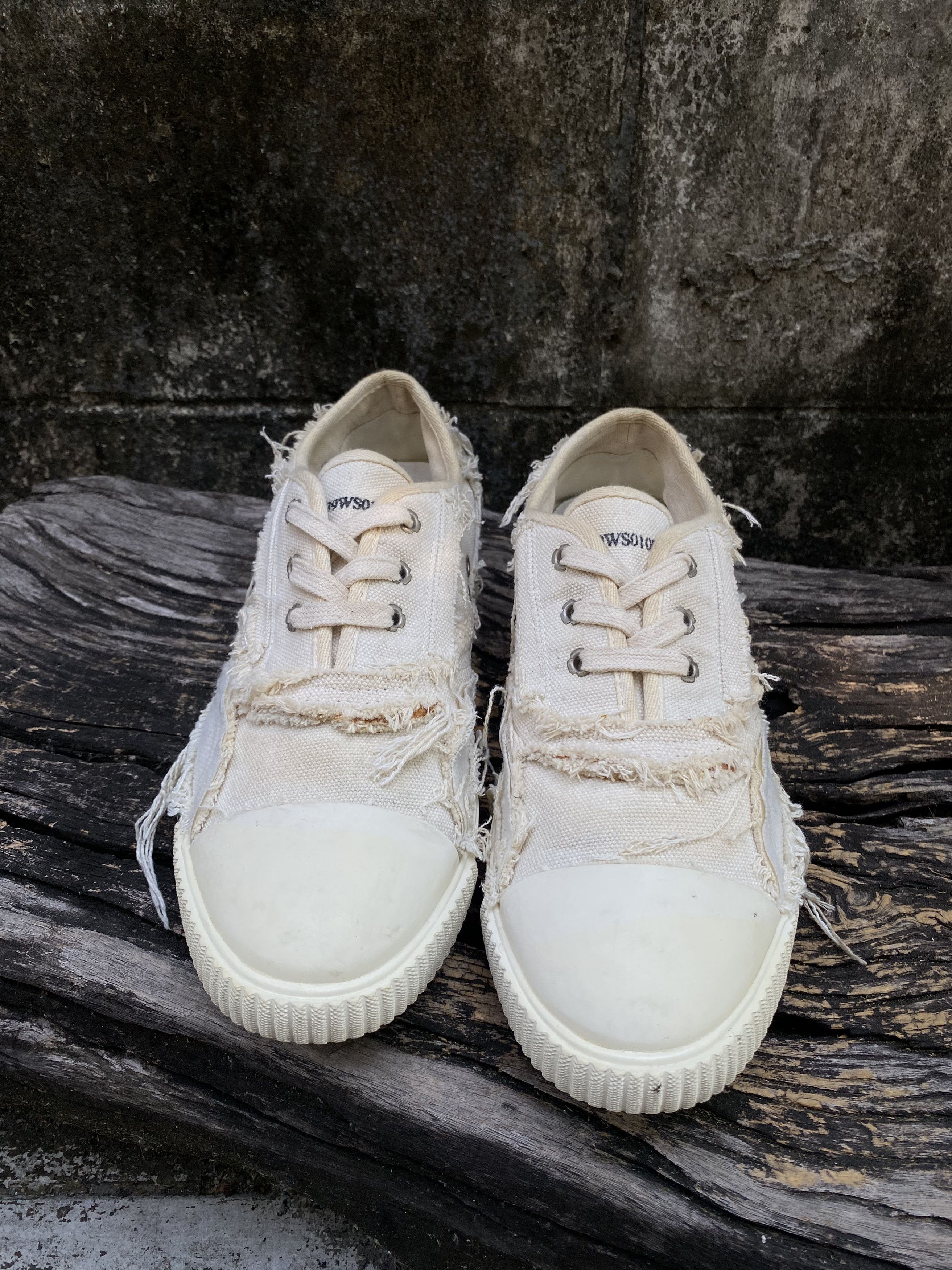Maison Margiela Maison Margiela Inside-Out Canvas Distressed Sneakers EU41 Size US 8 / EU 41 - 4 Thumbnail