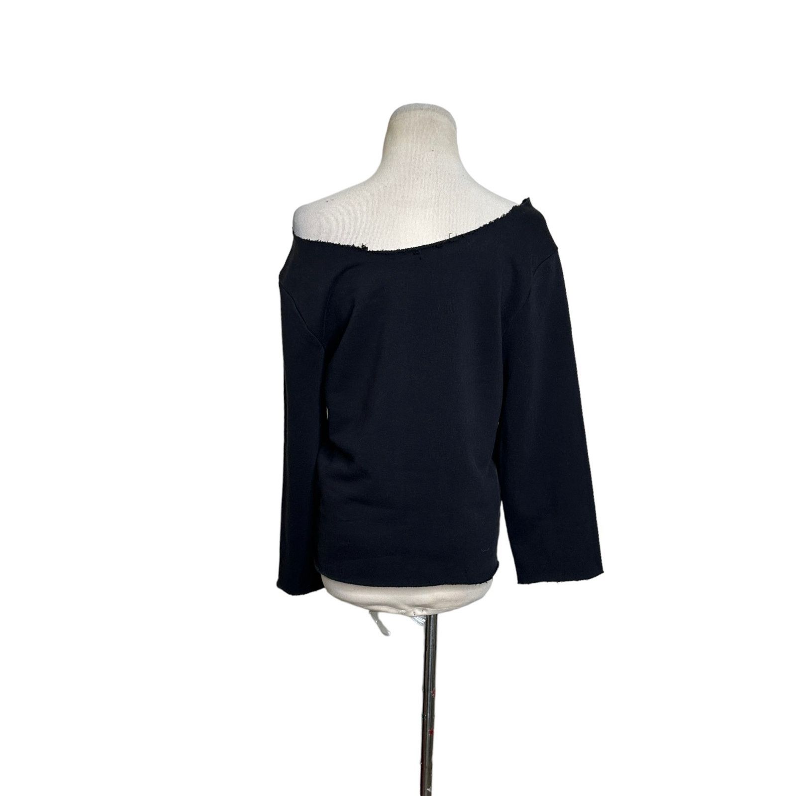 H&M H&M You Can't Touch This Off Shoulder Sweatshirt Top size M Size M / US 6-8 / IT 42-44 - 2 Thumbnail