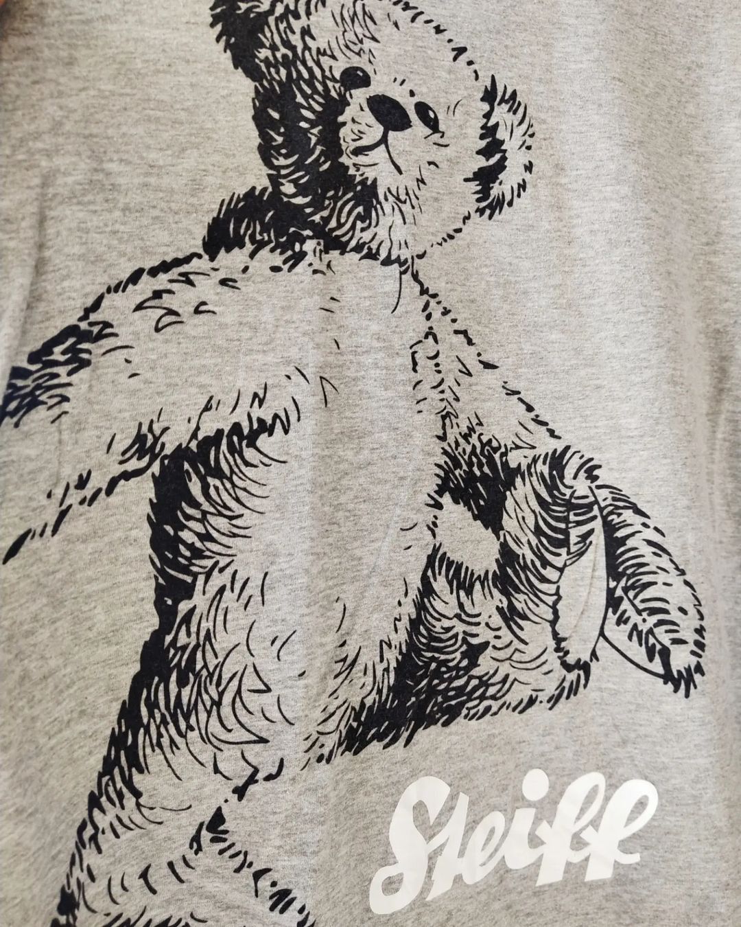 Japanese Brand × Uniqlo Steiff Teddy Bear x Uniqlo Big Print Tees Size US M / EU 48-50 / 2 - 2 Thumbnail
