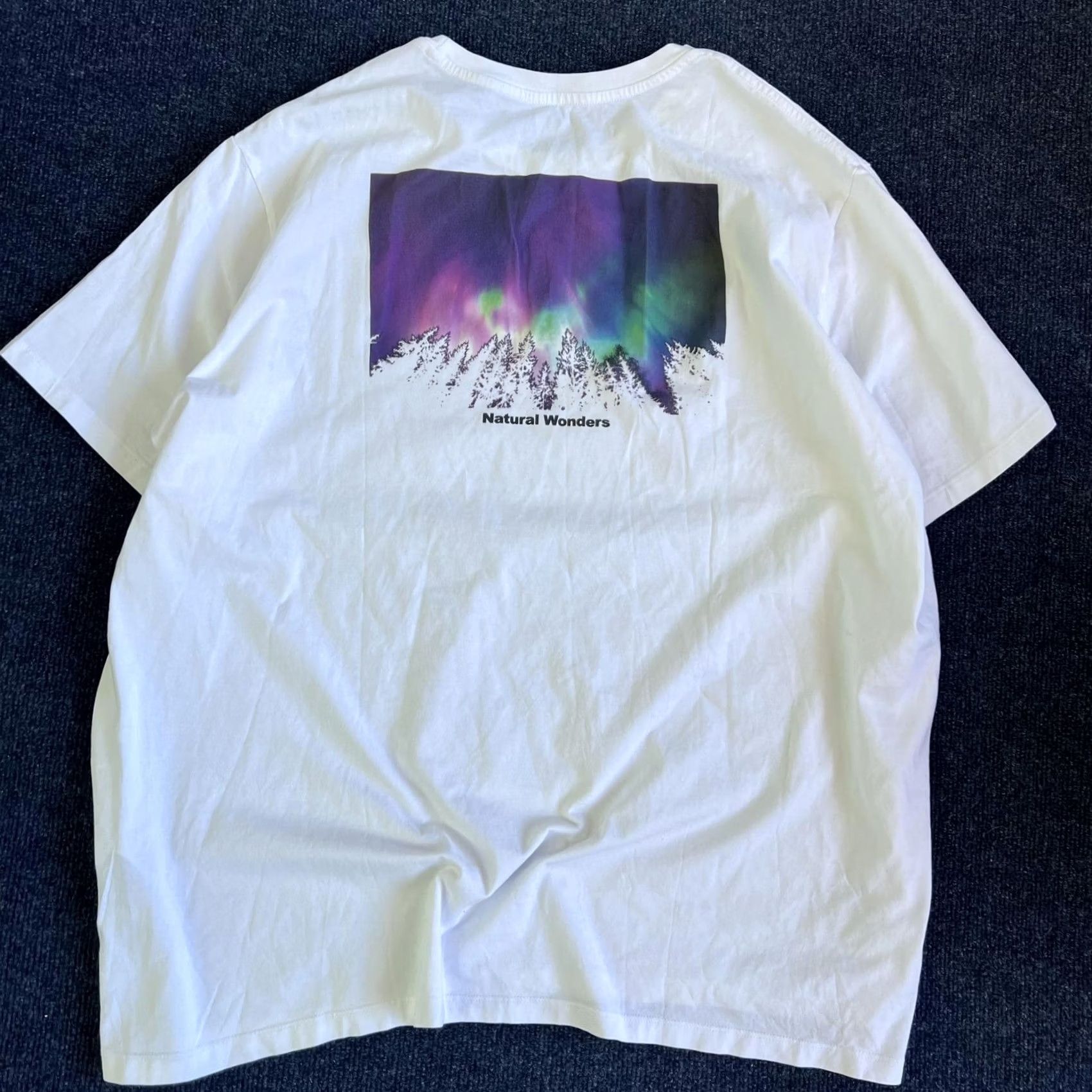 Levi's Levi's Mens T-Shirt 3XL White Graphic Print Back Aurora Borealis Nature Natual Wonders Crew Neck Short Sleeve Logo Tee Modern Vintage No N/A Size US XXL / EU 58 / 5 - 4 Thumbnail