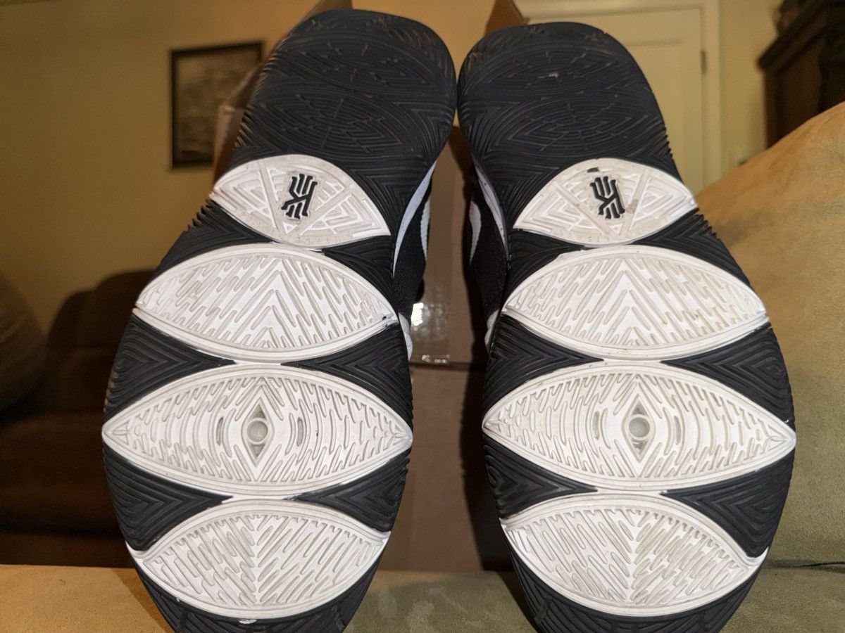 Nike Kyrie V Team Black Magic mid, OG Box, EXC! Minimal Use!