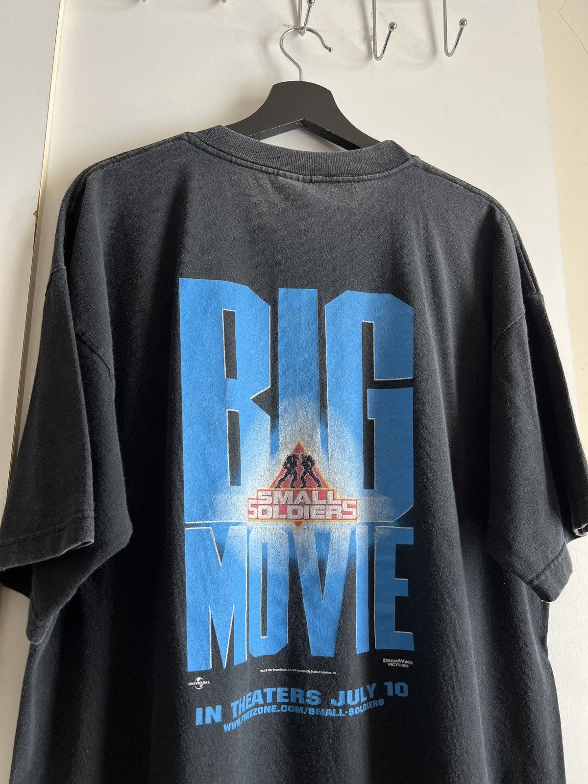Universal Studios Vintage 1997 Small Soldier Movie Universial Studios Size US XL / EU 56 / 4 - 6 Thumbnail