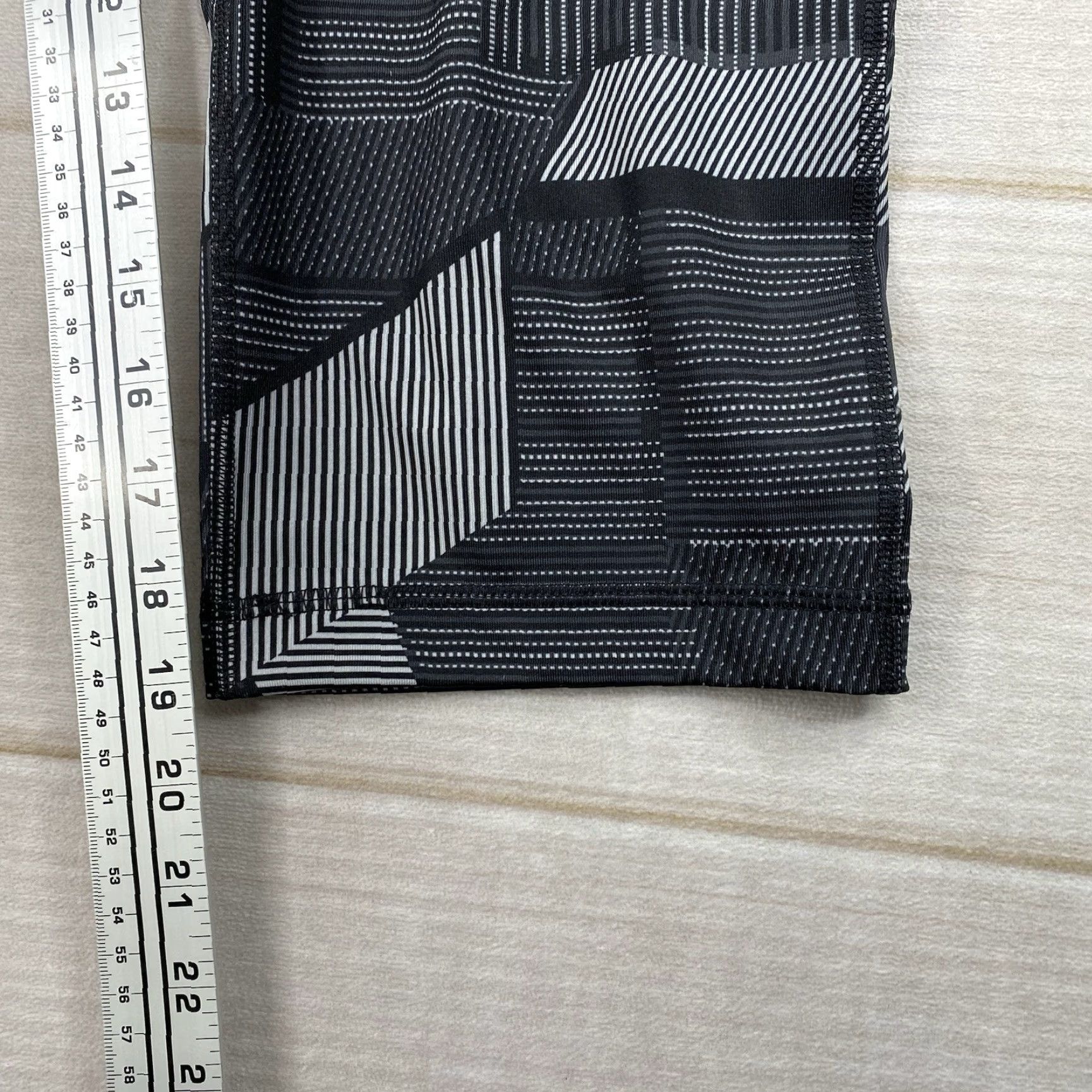 Vintage Danskin Now Womens Leggings Capri Geometric Print Athletic Workout L Size 36" / US 14 / IT 50 - 3 Thumbnail