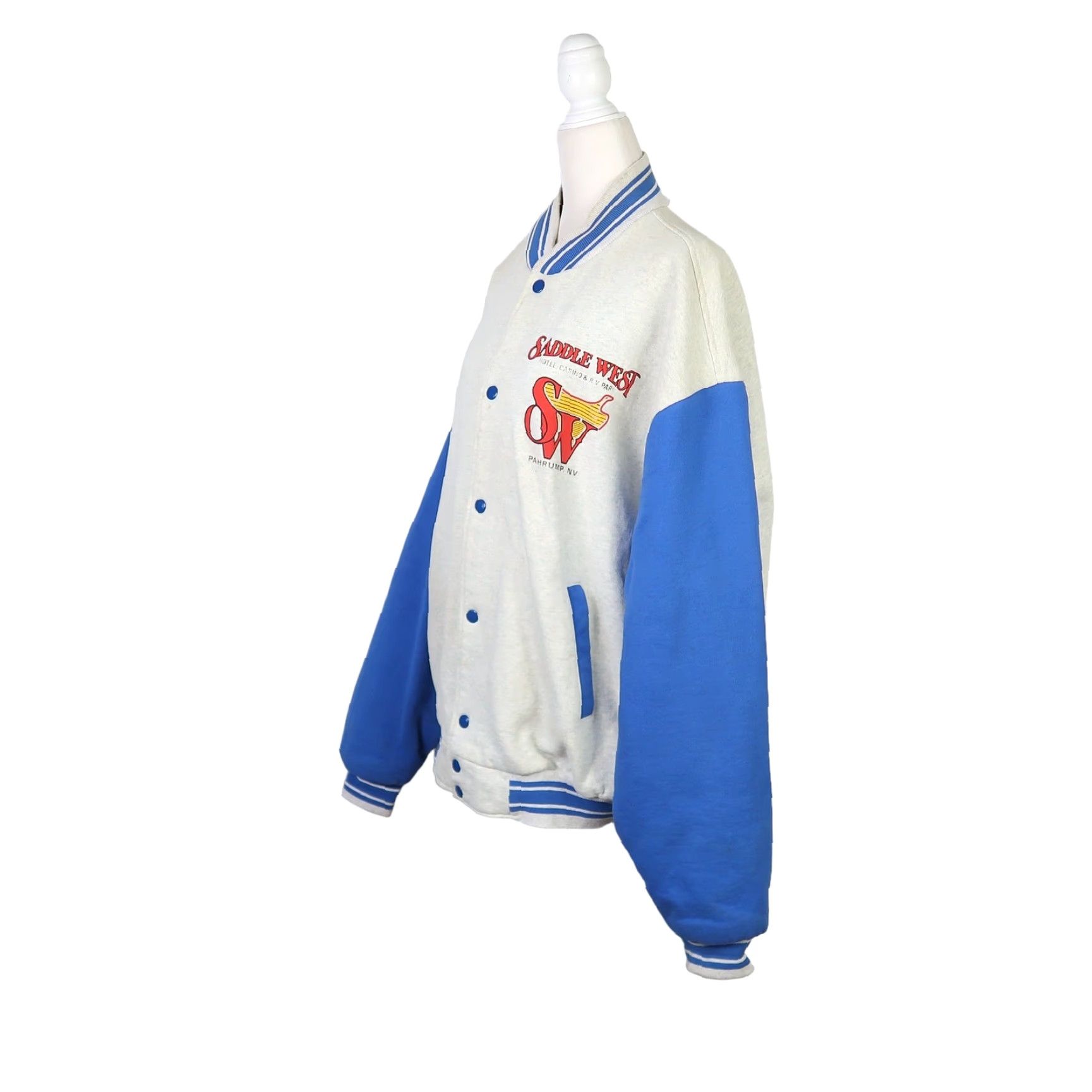 Vintage VINTAGE 80s Saddle West Hotel Nevada grey and blue varsity sweatshirt jacket XXL Men Snap front 80s graphic back Cotton Polyester Size US XXL / EU 58 / 5 - 3 Thumbnail