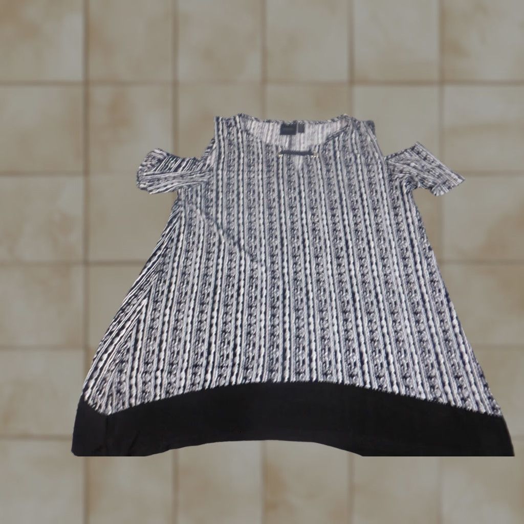 Vintage Rafaella Blouse Womens S Black Striped Crew Neck Short Sleeve Pullover Stretch Regular Button Polyester Rayon Lightweight Casual Shirt Size S / US 4 / IT 40 - 1 Thumbnail