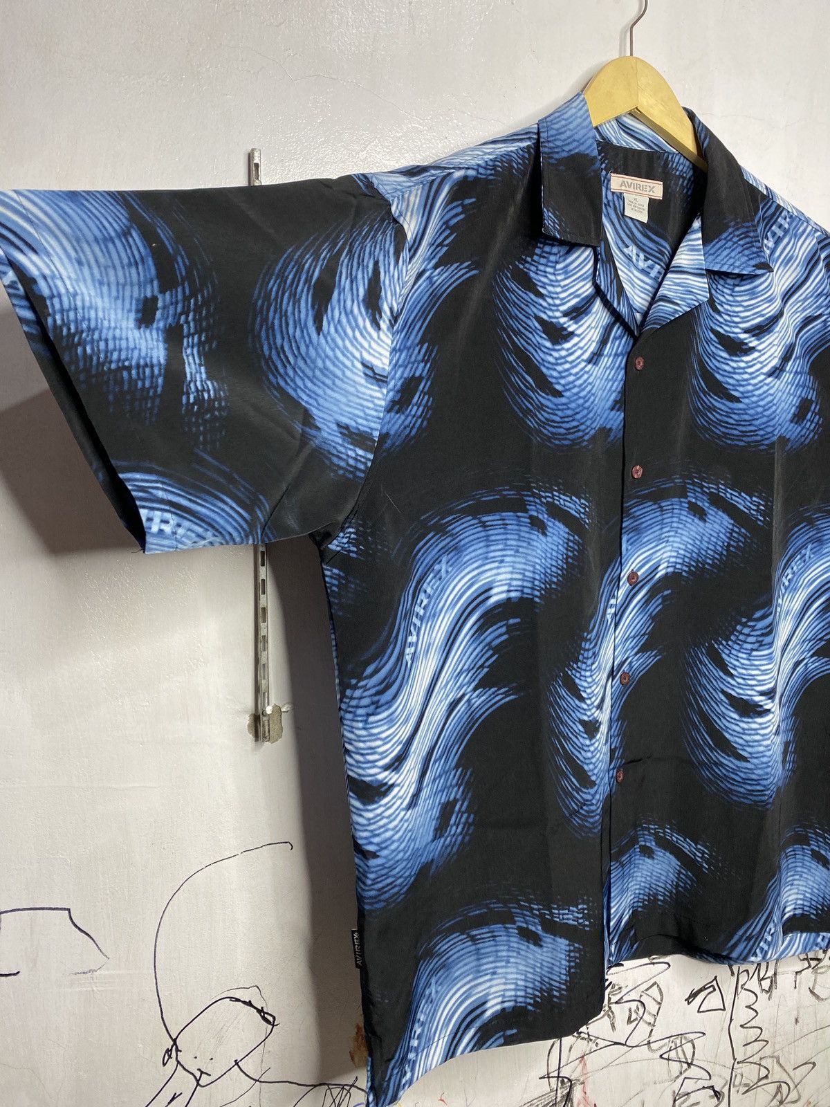 Avirex Avirex shirt made of slippery oversized material Size US XL / EU 56 / 4 - 2 Thumbnail