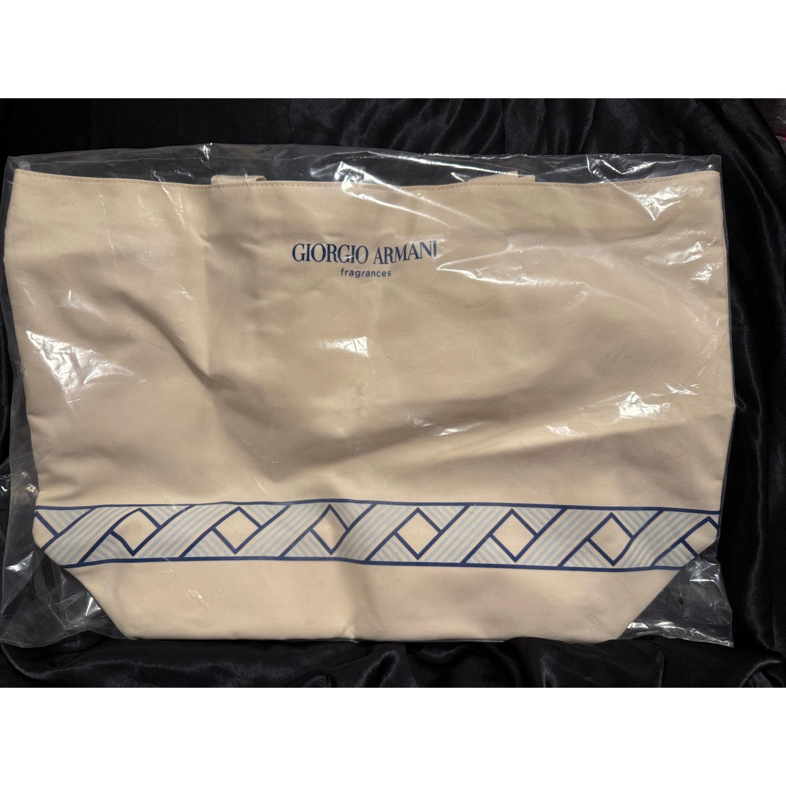Giorgio Armani Giorgio Armani Island oversized canvas beach bag 20” x 13” Size ONE SIZE - 1 Thumbnail