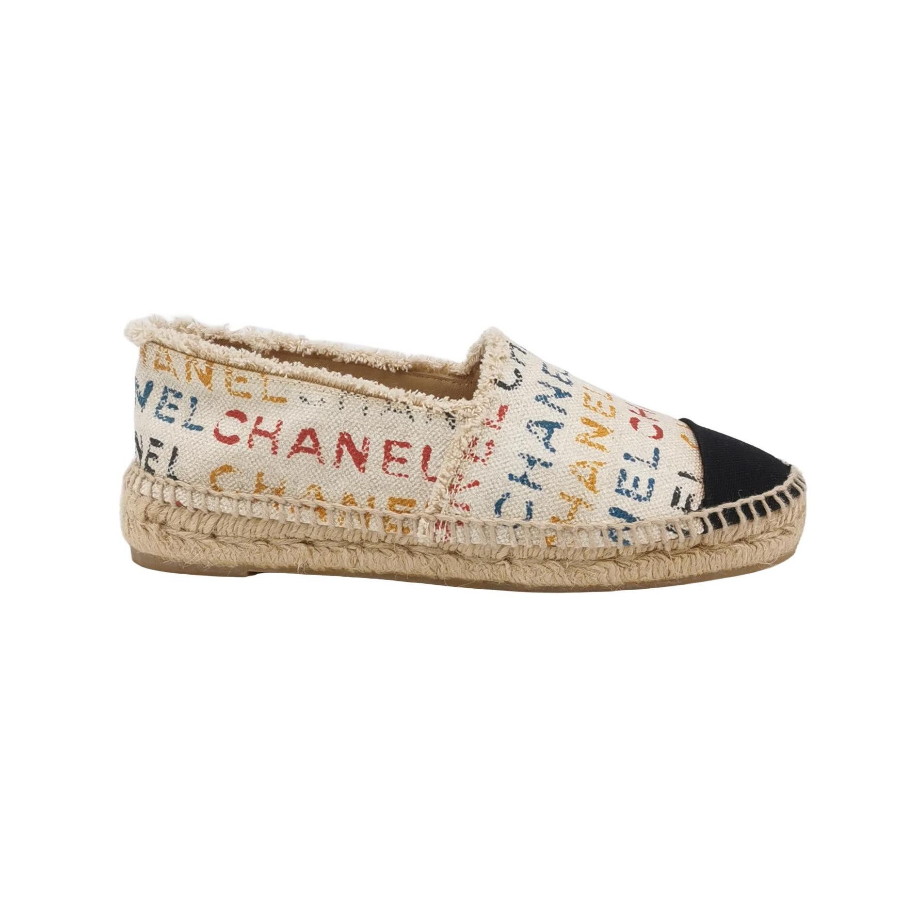 Chanel Chanel Women 5 Flats Size US 5 / IT 35 - 1 Thumbnail