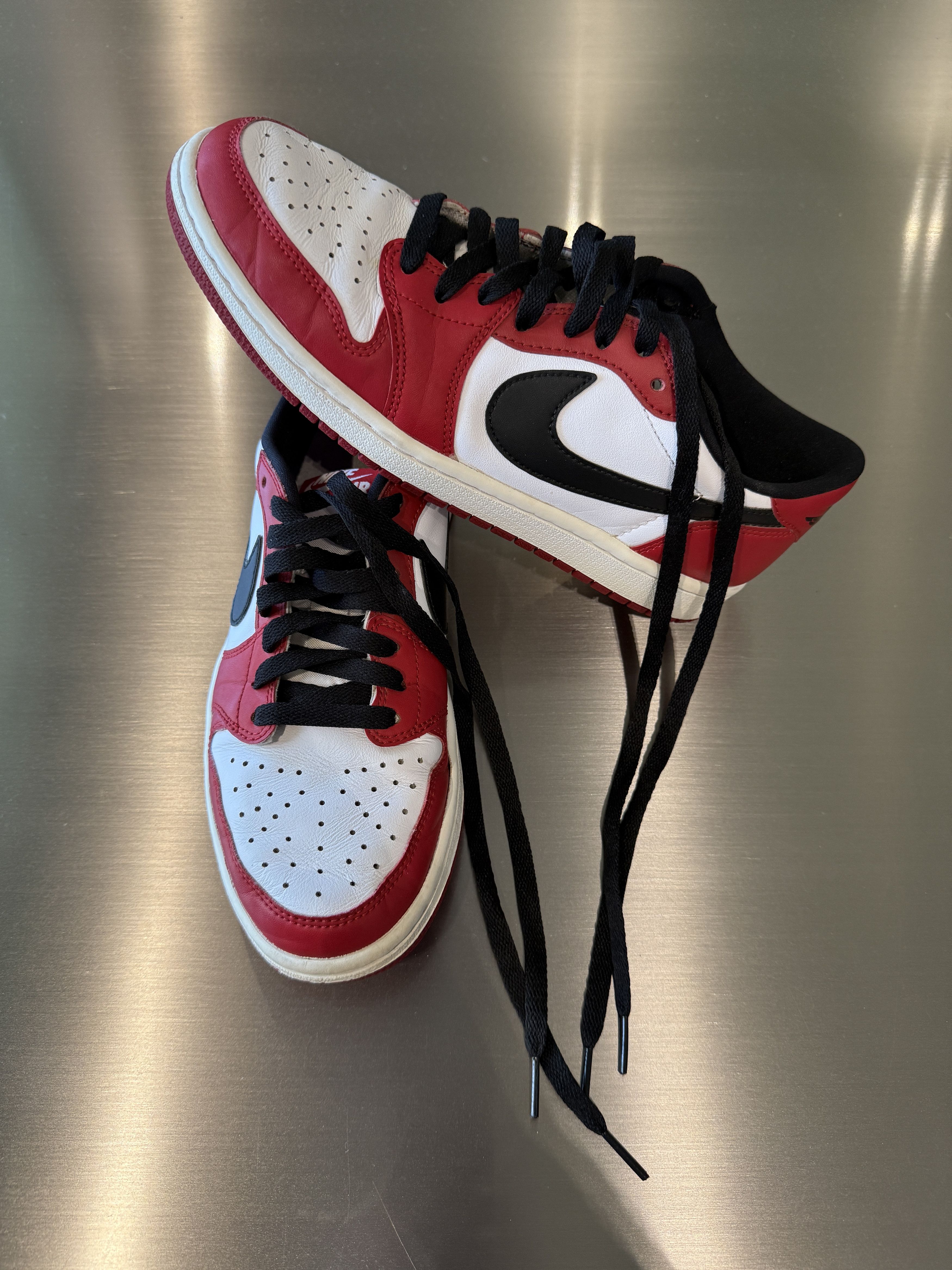 2016 Air Jordan Retro Low OG Chicago - Main Image