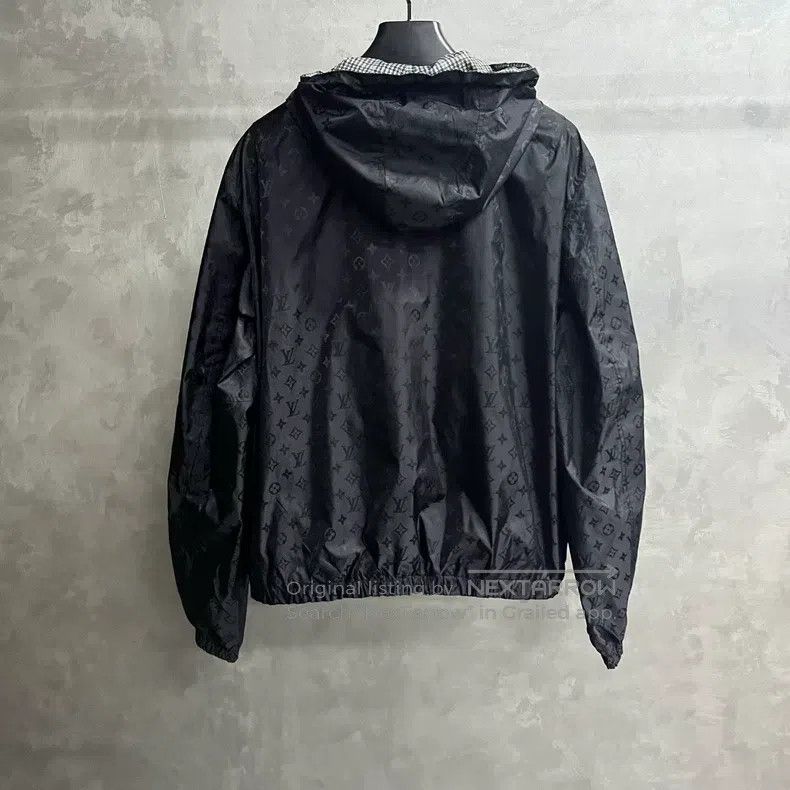 Louis Vuitton Louis Vuitton 26 Latest Reversible Hooded Drawstring Raind Size US L / EU 52-54 / 3 - 2 Thumbnail