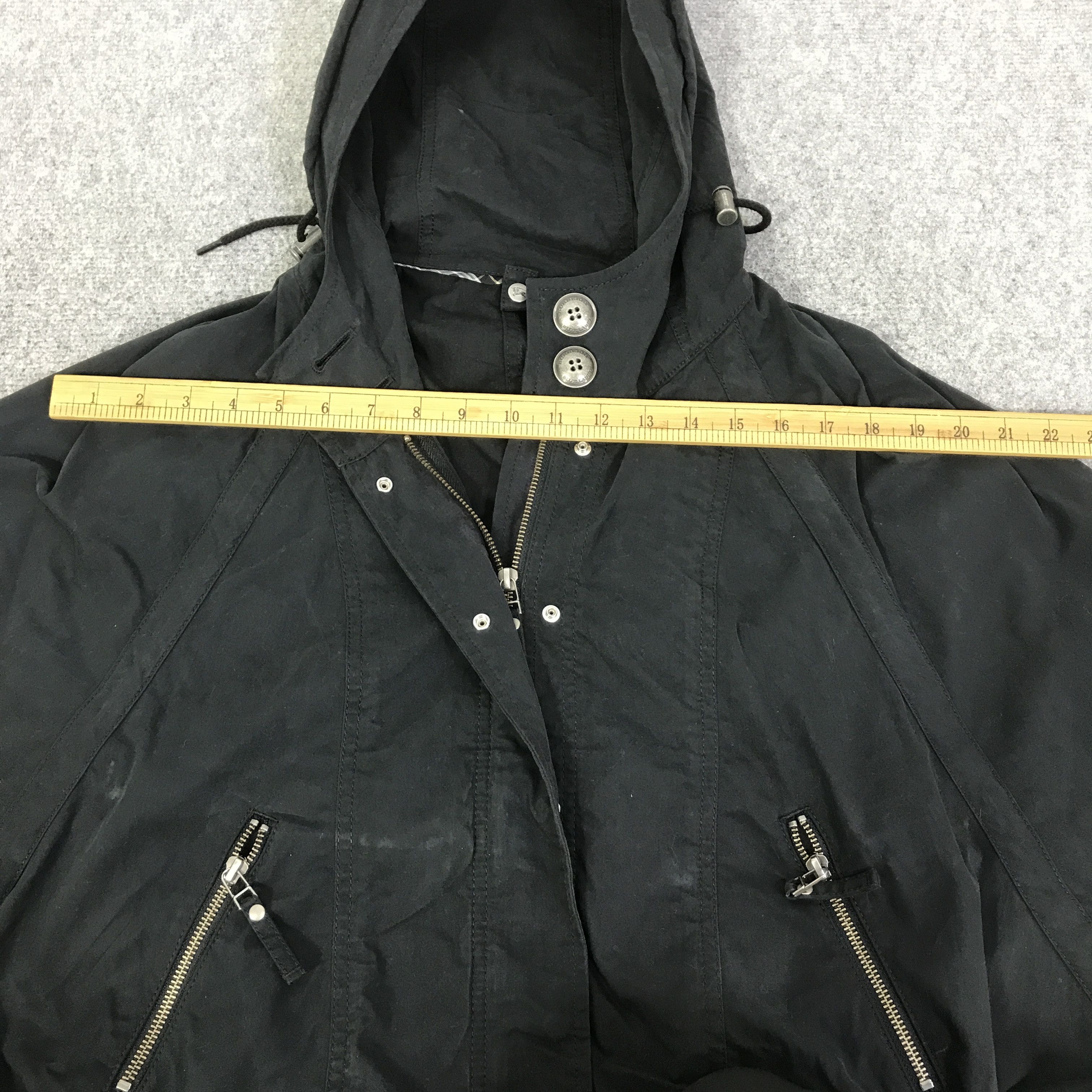 Burberry Burberry Cropped design jacket K88B12 Size US M / EU 48-50 / 2 - 5 Thumbnail