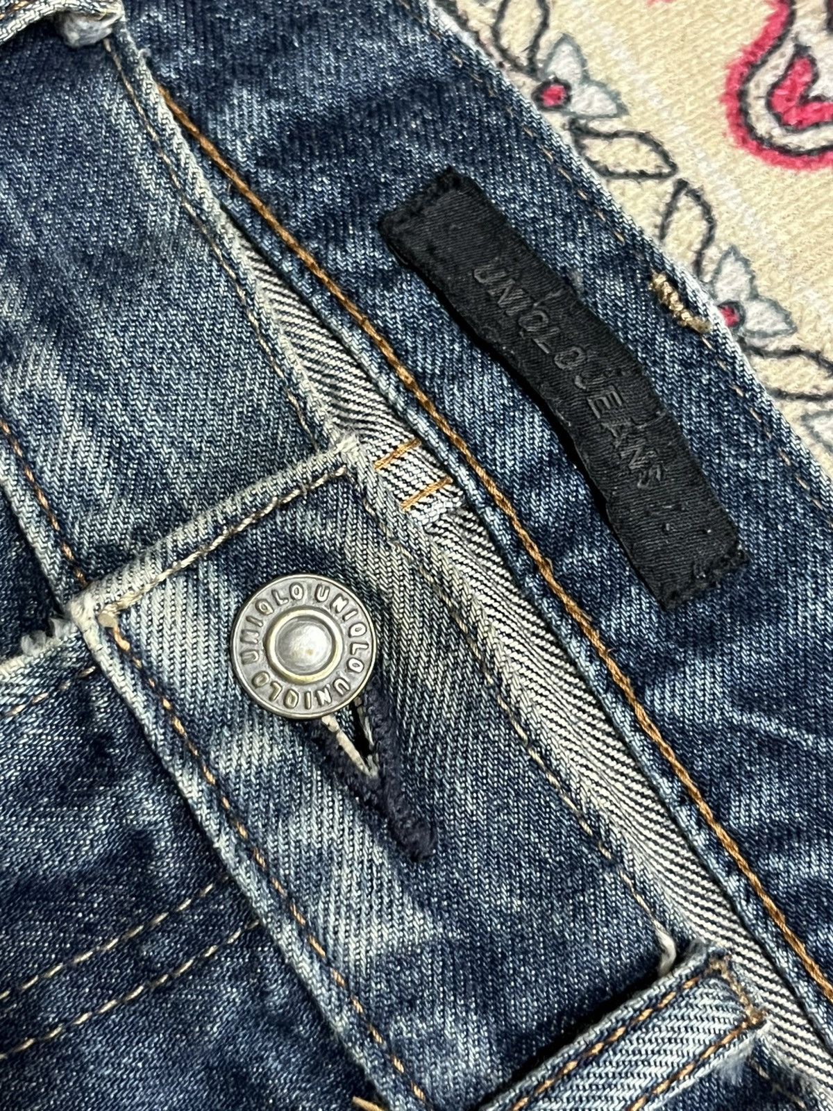 Undercover × Uniqlo Vintage Uniqlo Blue Faded Washed Trashed Straight Leg Jeans Size US 32 / EU 48 - 5 Thumbnail