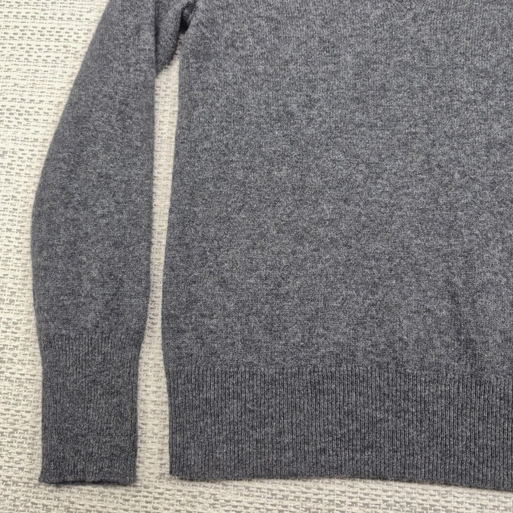 Vintage Sutton Studio Sweater Womens Small Gray 100% Cashmere V Neck Knit Pullover Size S / US 4 / IT 40 - 3 Thumbnail