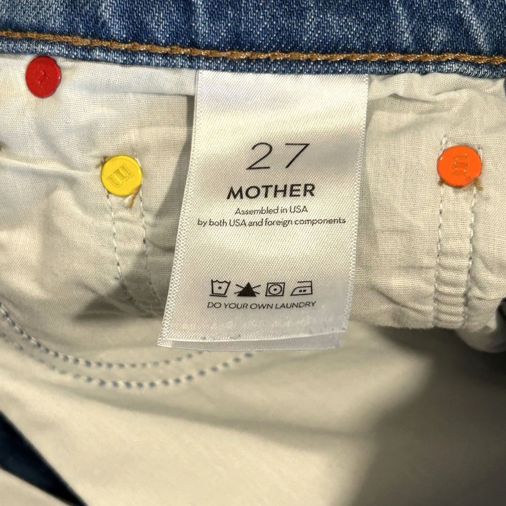 Vintage Mothe SNACKS! High Waisted Twizzy Skimp in Delicious Memories Jeans Women’s 27 Blue Denim Casual Regular 5-Pocket Designer Mom Jeans Womens Size 27" / US 4 / IT 40 - 6 Thumbnail