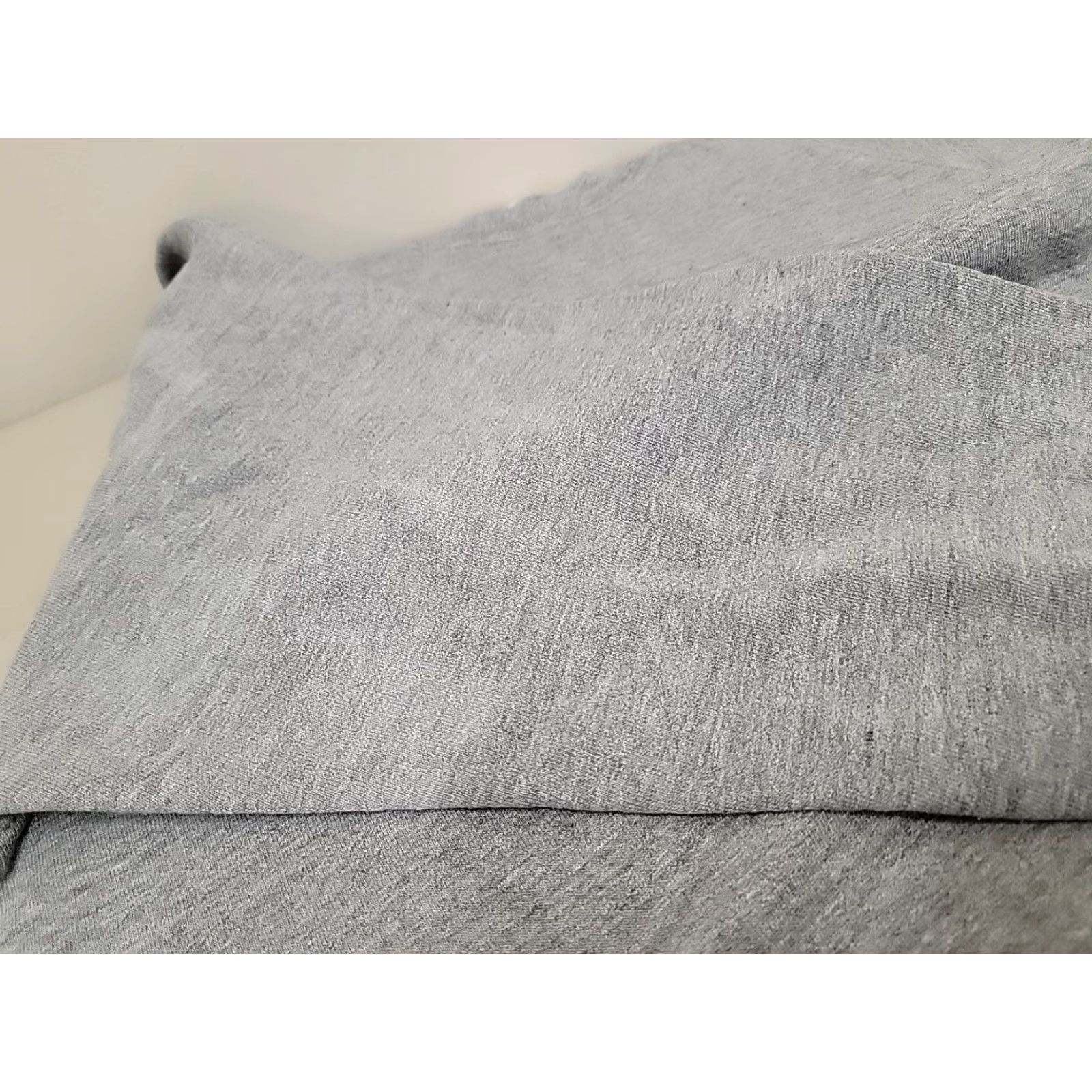 Vintage VINTAGE Russell Sweater Mens XL Gray USA Made Tri Blend Sportswear/Beach 1990s Distressed Chest 22 Length 26 Size US XL / EU 56 / 4 - 6 Thumbnail