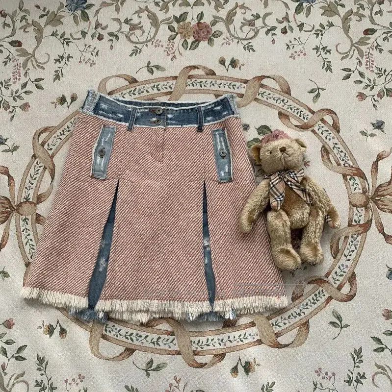 Burberry Pink Wool Midi Skirt for Women.