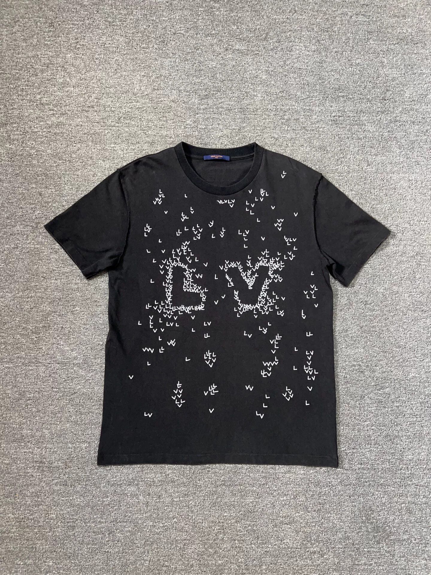 Louis Vuitton Louis Vuitton Black T-Shirt l Men Size US L / EU 52-54 / 3 - 1 Thumbnail