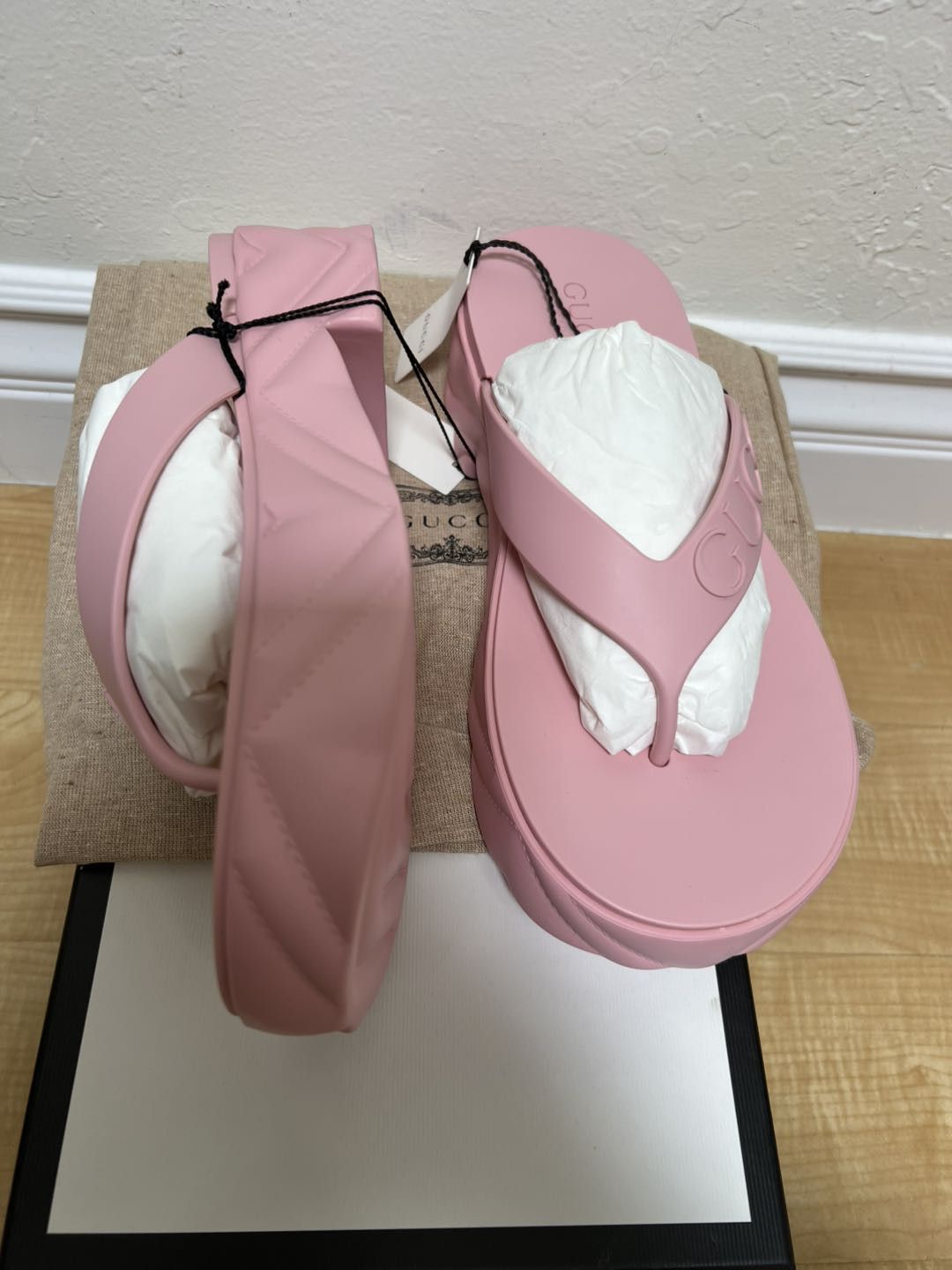 Gucci Gucci Thong Platform Sandal Pink (Women's) Size US 10 / IT 40 - 6 Thumbnail