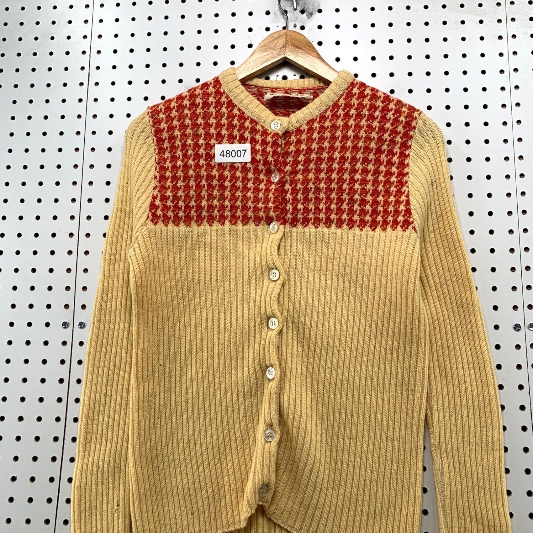Vintage VINTAGE Koret California Cardigan Sweater Womens M bege Yellow Red Houndstooth Cardigan Mens Womens Girls Boys Size M / US 6-8 / IT 42-44 - 4 Thumbnail