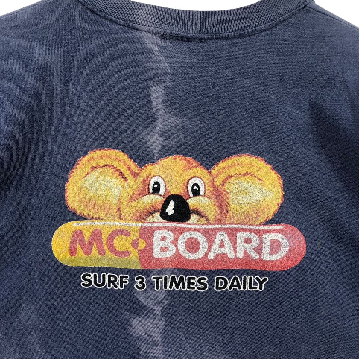 Vintage Pick!! Vtg 90's MC BOARD Surfing Distressed Top Tee Tshirt Size US L / EU 52-54 / 3 - 13 Thumbnail