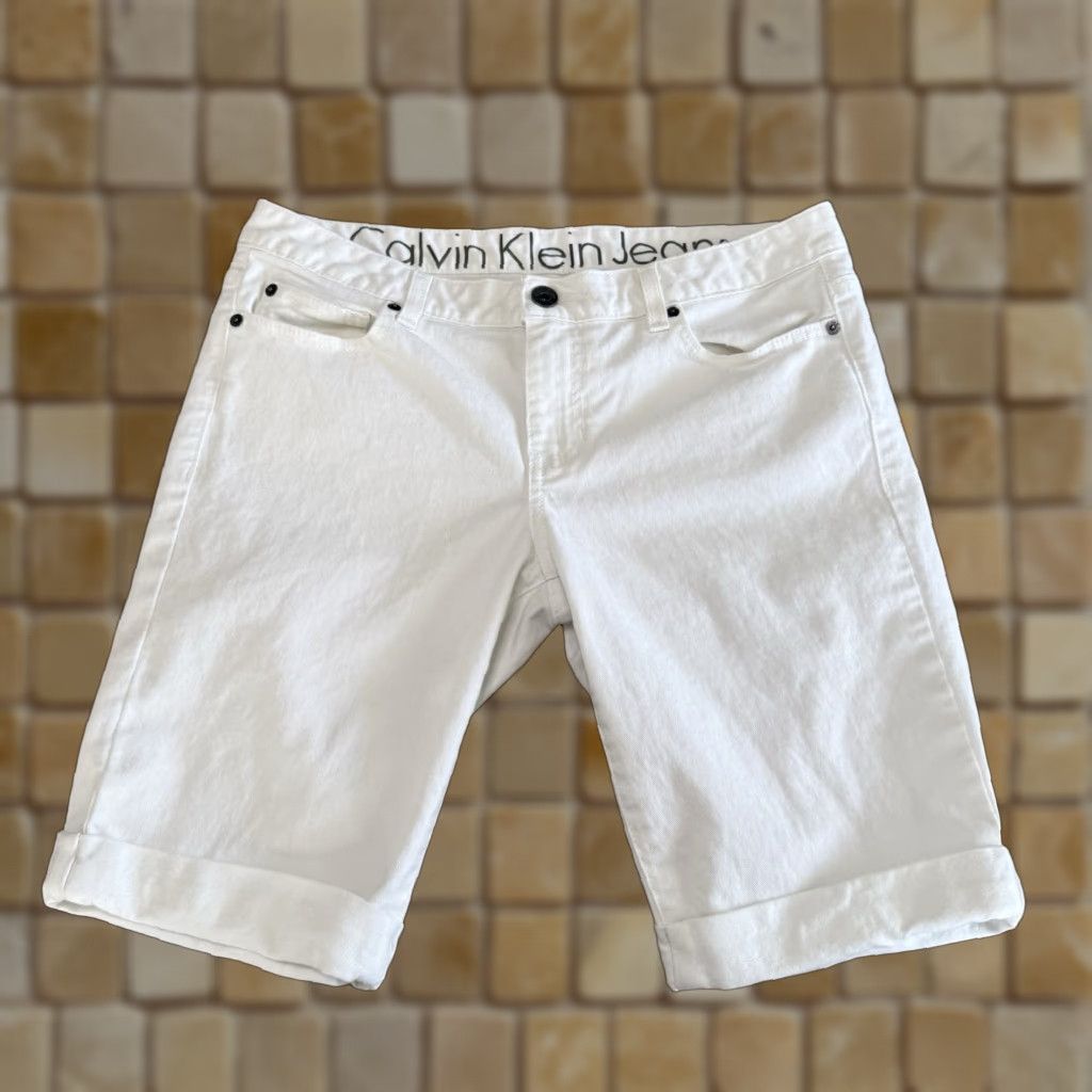 Calvin Klein CALVIN KLEIN VINTAGE White Bermuda Shorts Size 30 Cuffed Women's Size 30" / US 8 / IT 44 - 1 Thumbnail
