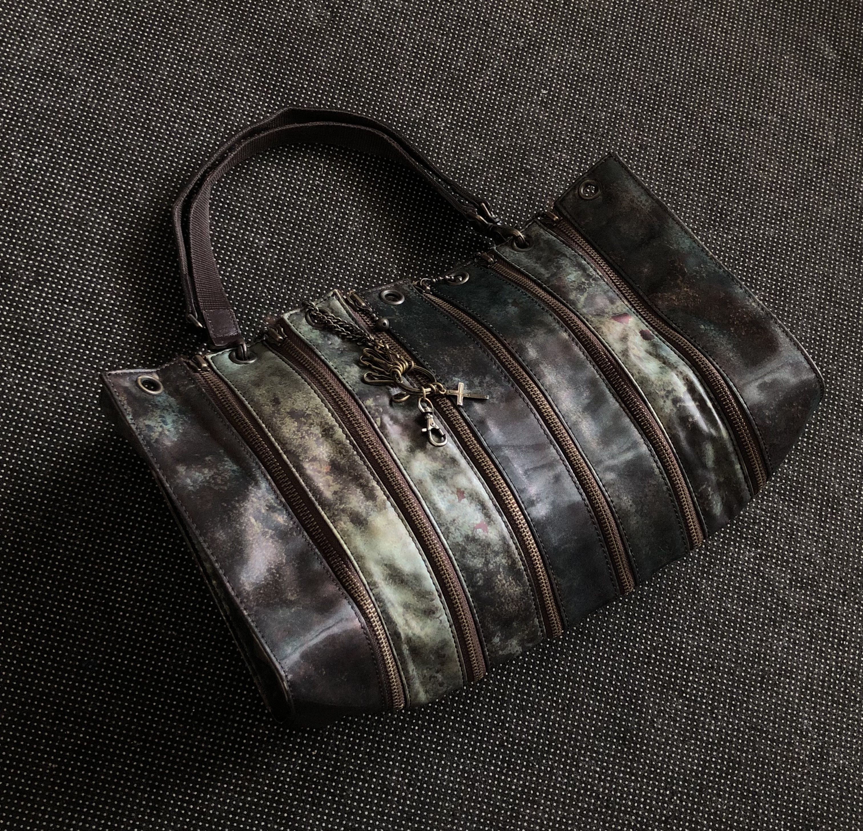 Jean Paul Gaultier GRAIL🔥FW1995 “CYBER” HOLOGRAPHIC MULTI ZIP BONDAGE BAG Size ONE SIZE - 7 Thumbnail