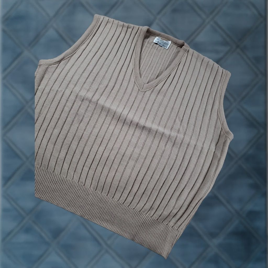 London Fog VINTAGE London Fog Sweater Vest 2XB Brown V-Neck Pullover Ribbed USA Made 80s Mens Big & Tall Brown Vest 90s Theme Pullover Knit Mock Neck? Size US XXL / EU 58 / 5 - 1 Thumbnail