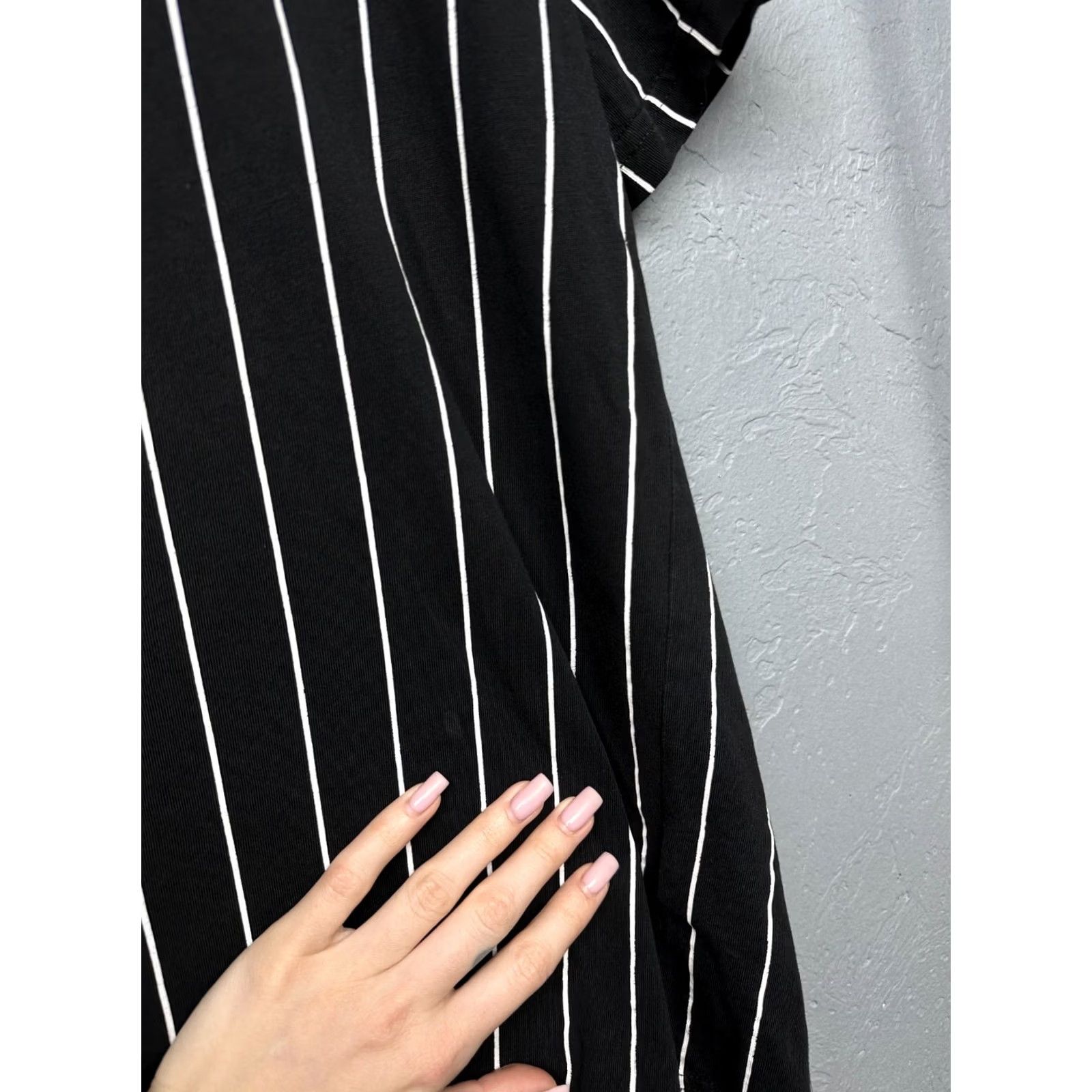 Karl Kani Karl Kani Mens Crew Neck Center Logo Striped T-Shirt S Black Cotton Logo T-Shirt Mens Size US S / EU 44-46 / 1 - 7 Thumbnail